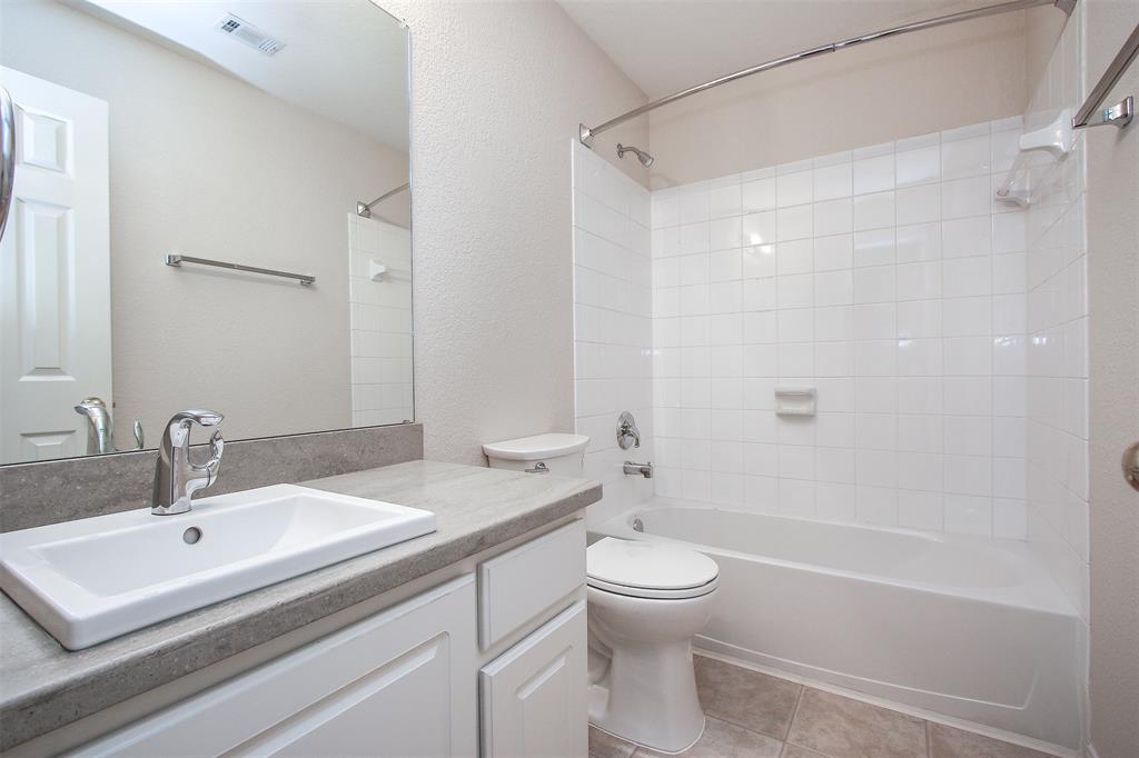 10 W Foxbriar Forest Circle