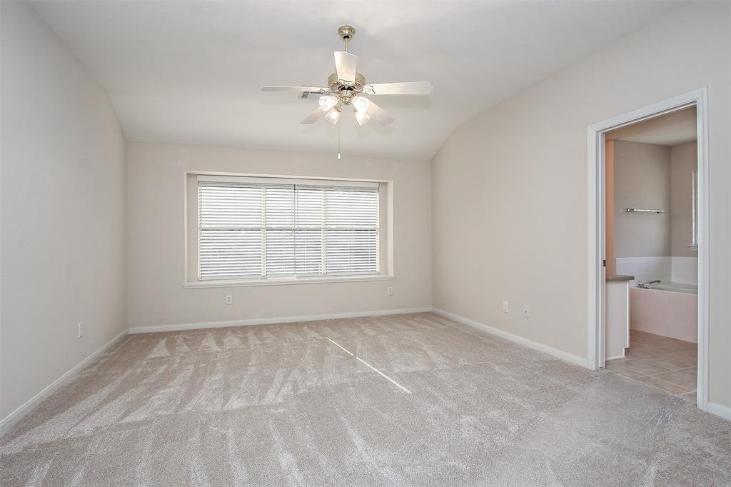 10 W Foxbriar Forest Circle