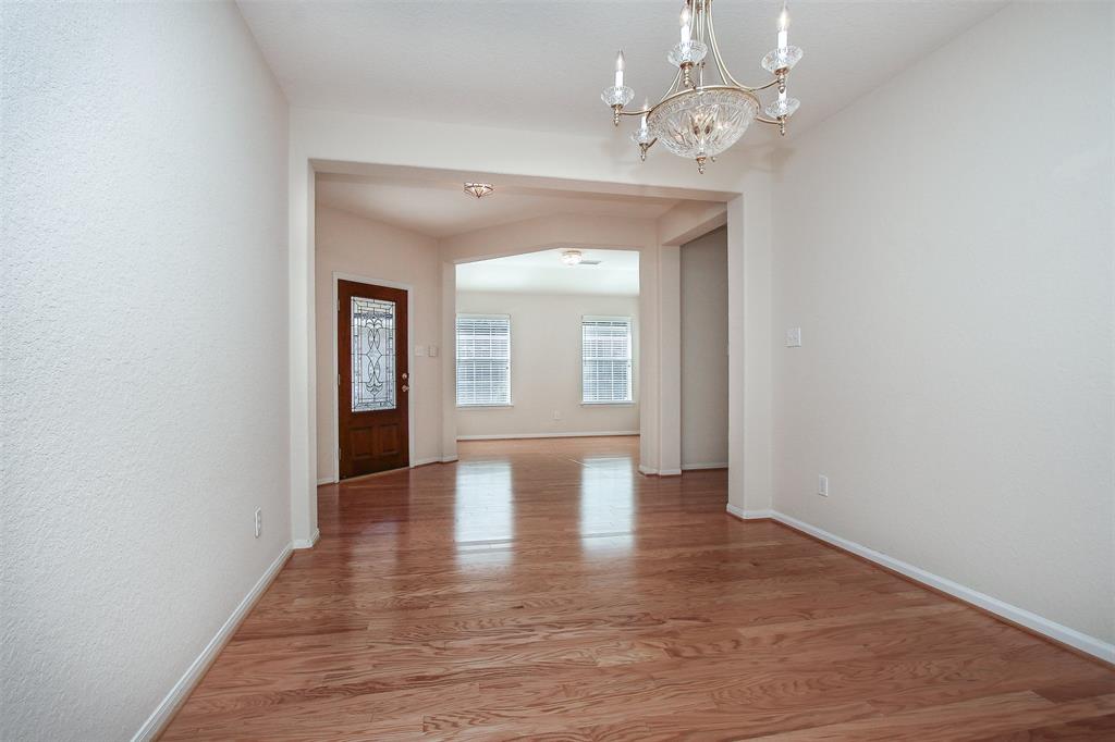 10 W Foxbriar Forest Circle