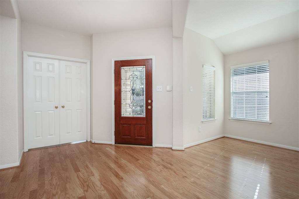 10 W Foxbriar Forest Circle