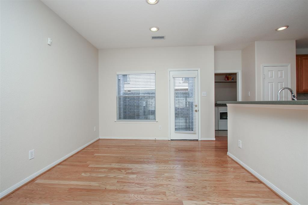 10 W Foxbriar Forest Circle