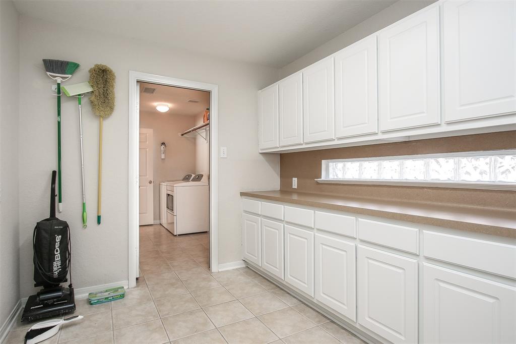 10 W Foxbriar Forest Circle