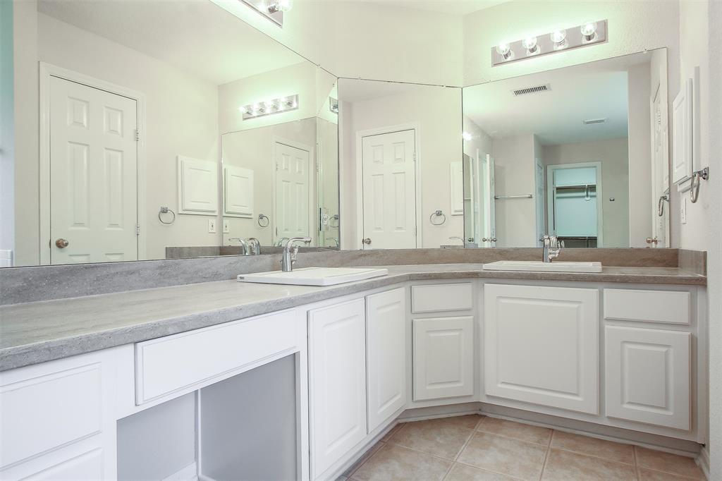 10 W Foxbriar Forest Circle