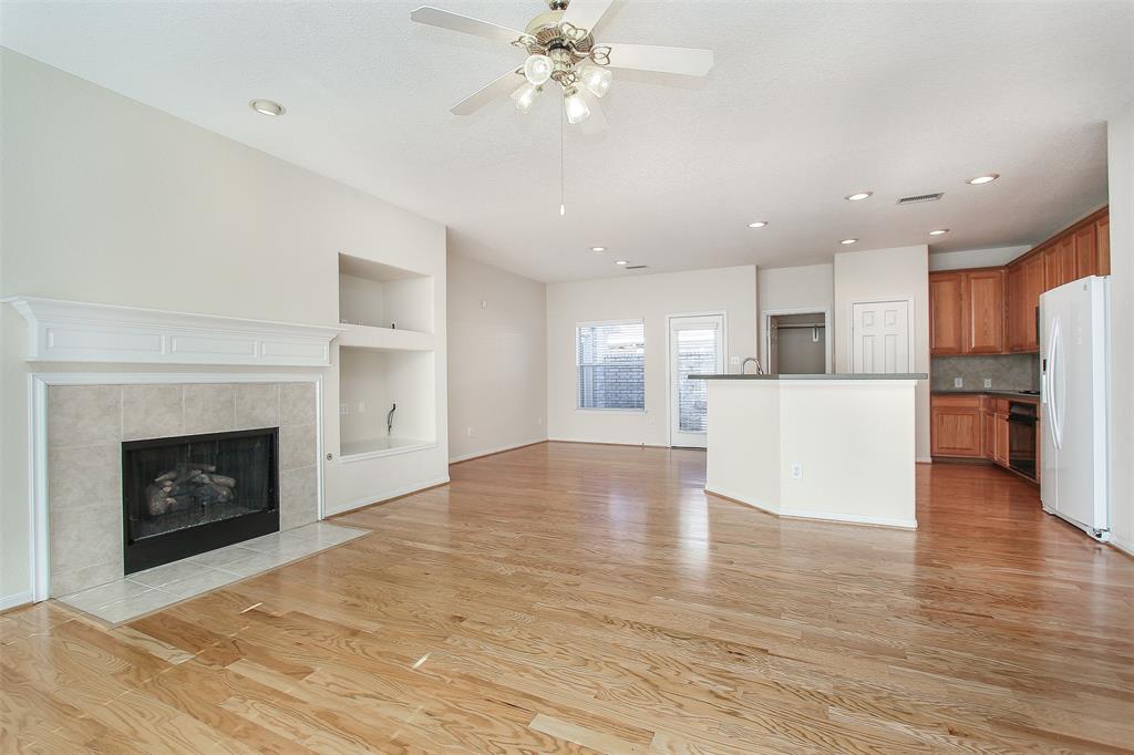 10 W Foxbriar Forest Circle