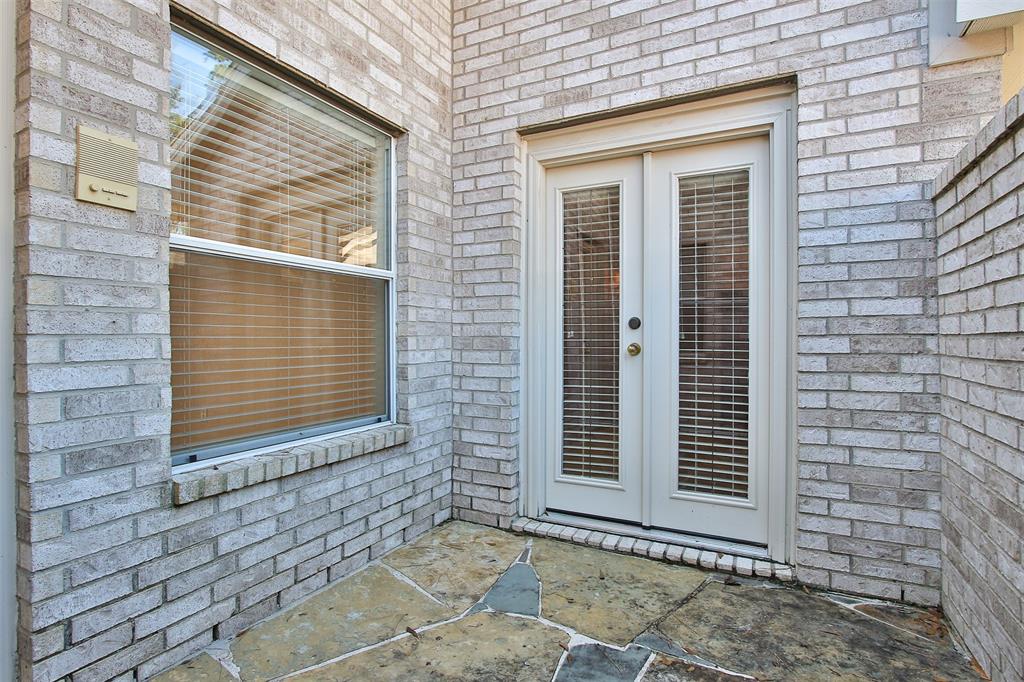10 W Foxbriar Forest Circle