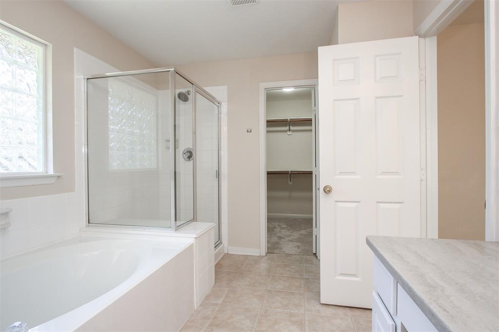 10 W Foxbriar Forest Circle