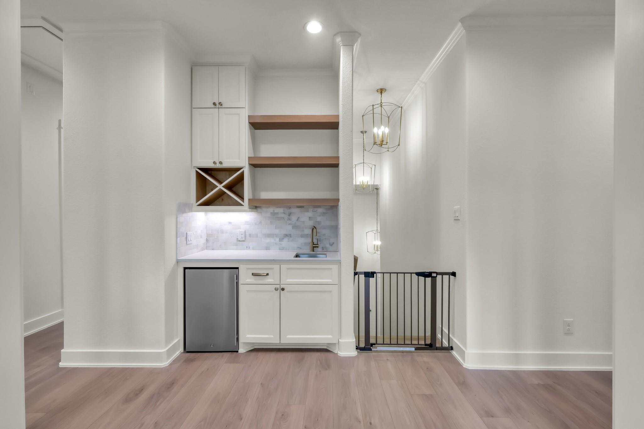 6859 Kingston Cove Lane