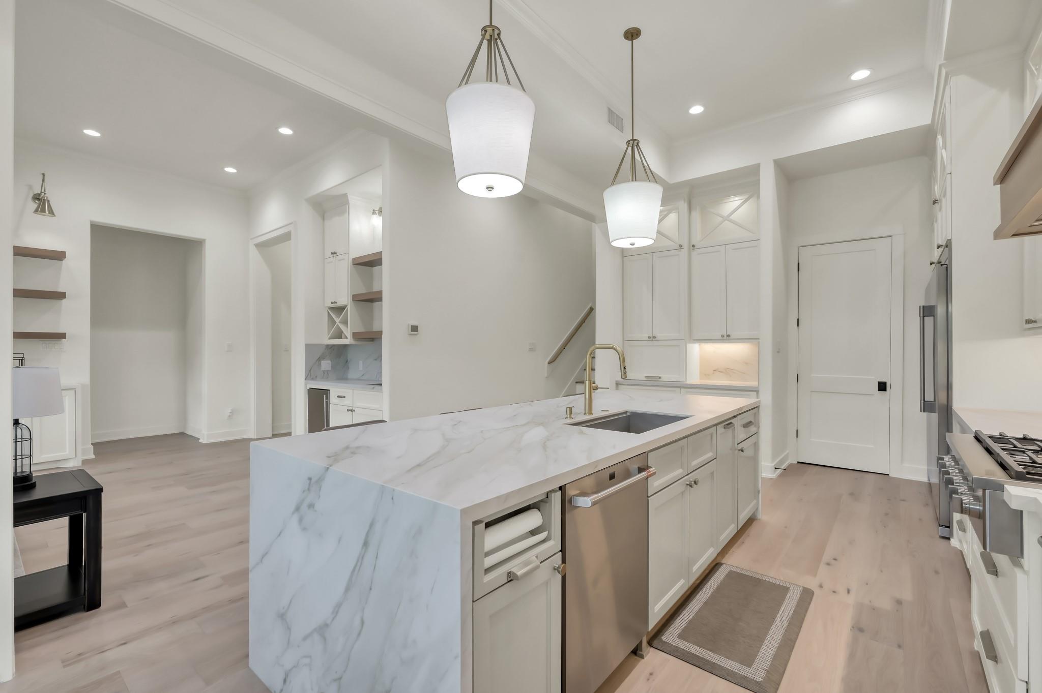 6859 Kingston Cove Lane
