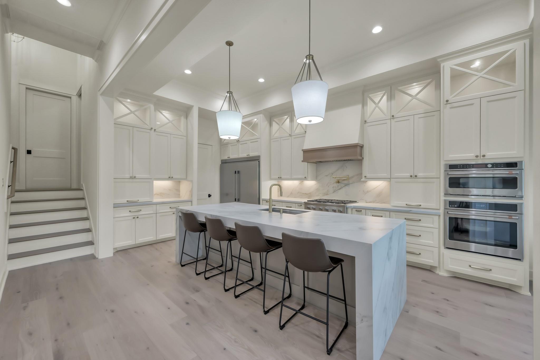 6859 Kingston Cove Lane
