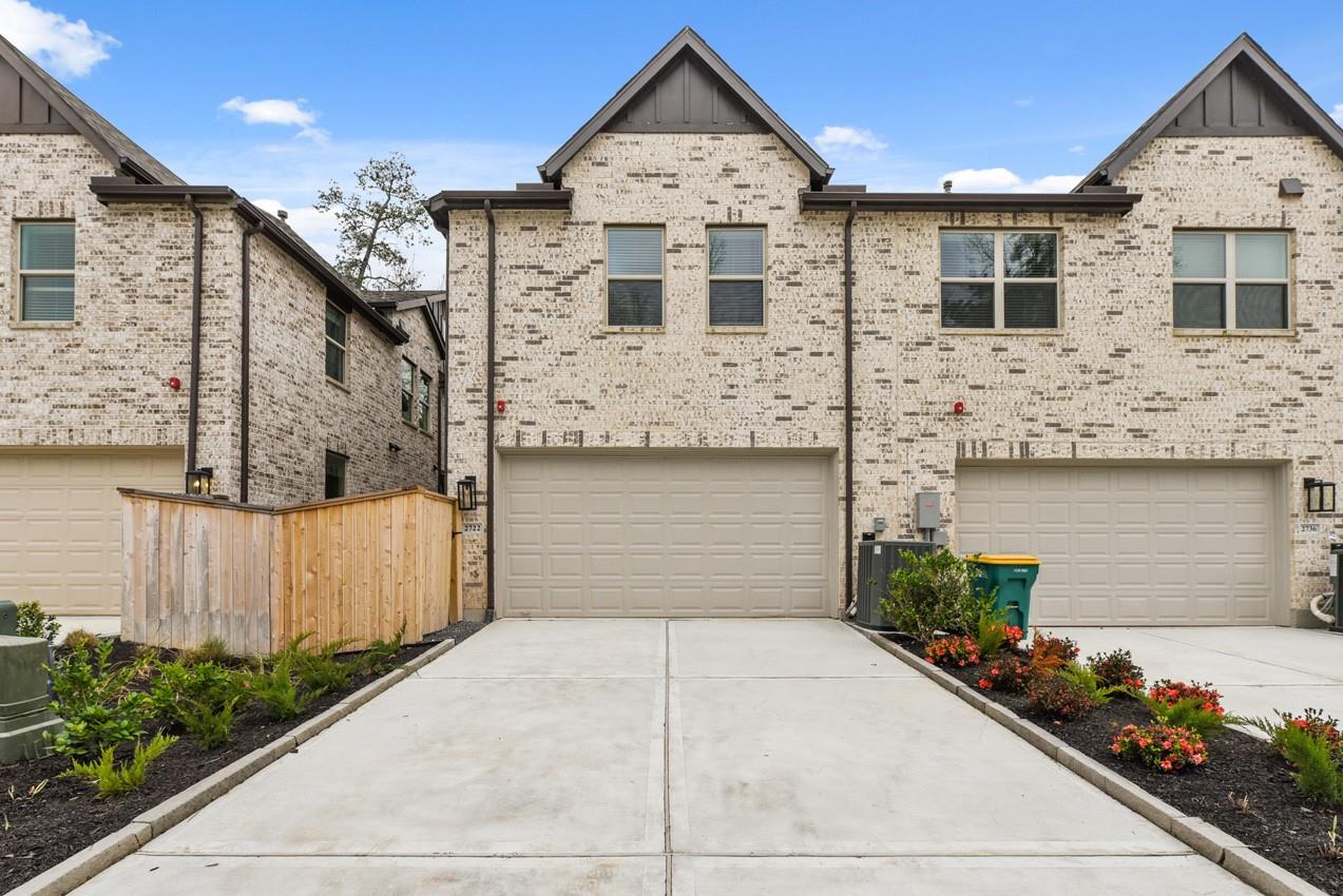 2722 Woodforest Parkway N