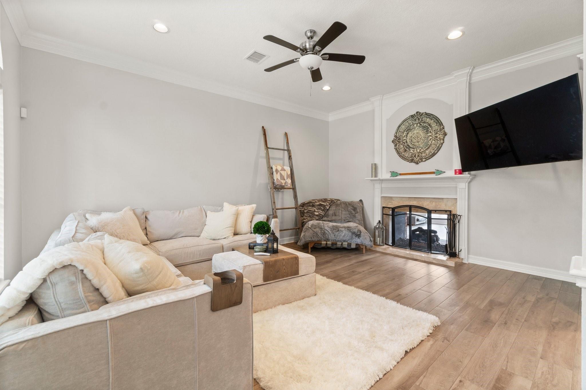 6047 Oak Creek Lane
