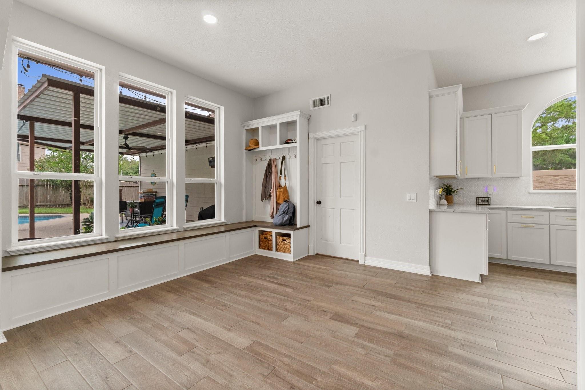 6047 Oak Creek Lane