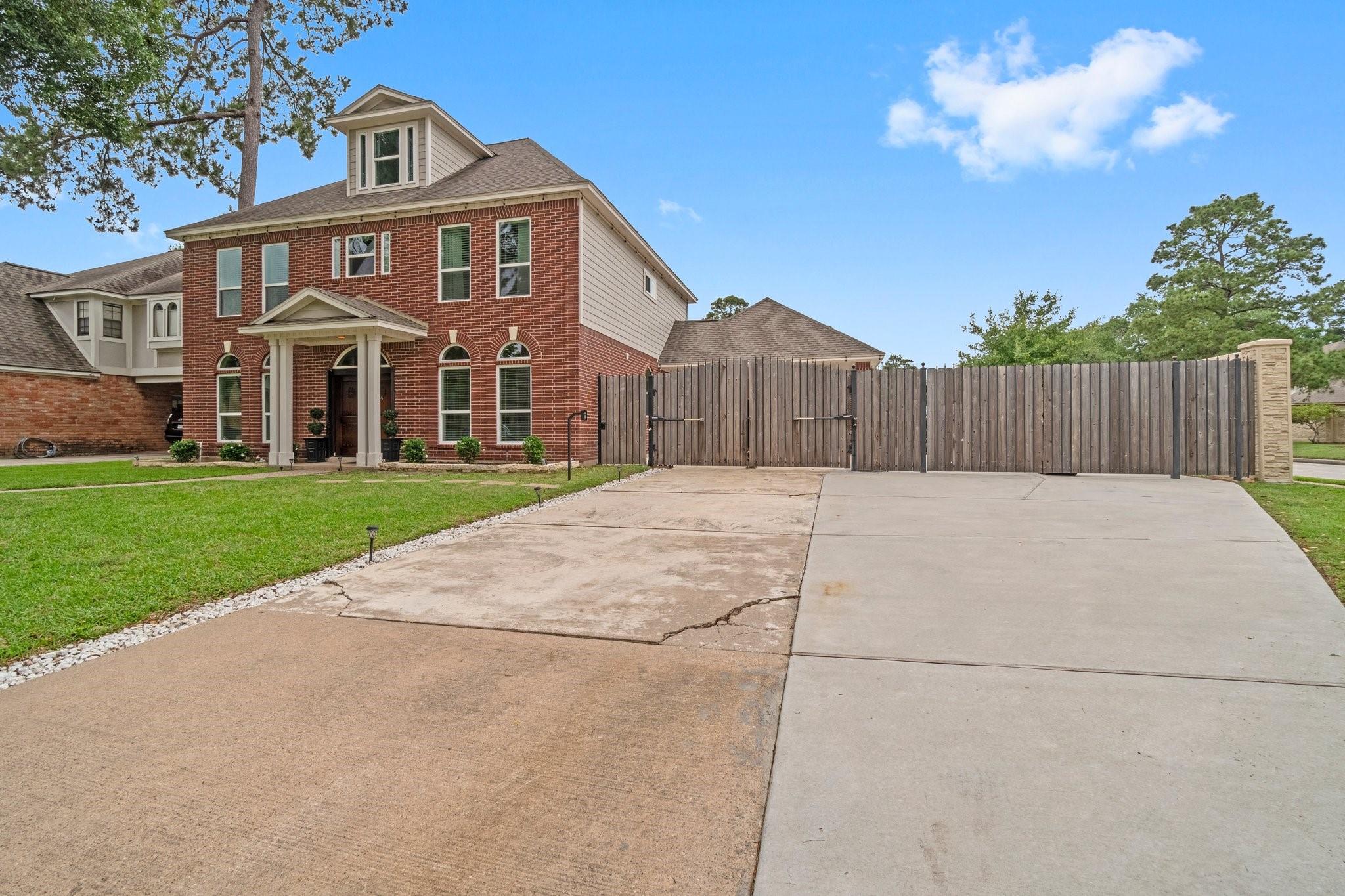 6047 Oak Creek Lane