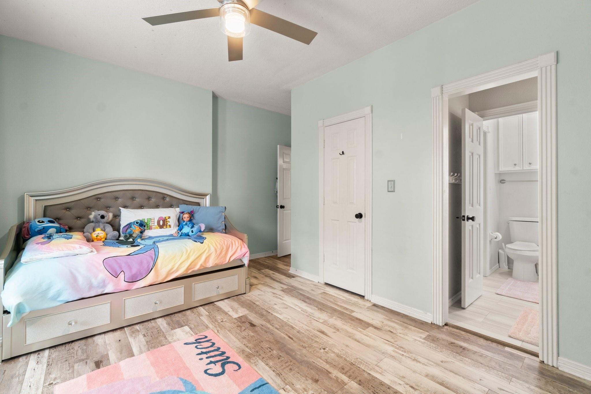 6047 Oak Creek Lane