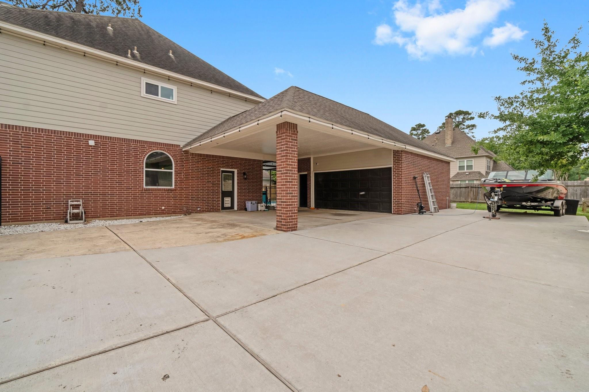6047 Oak Creek Lane