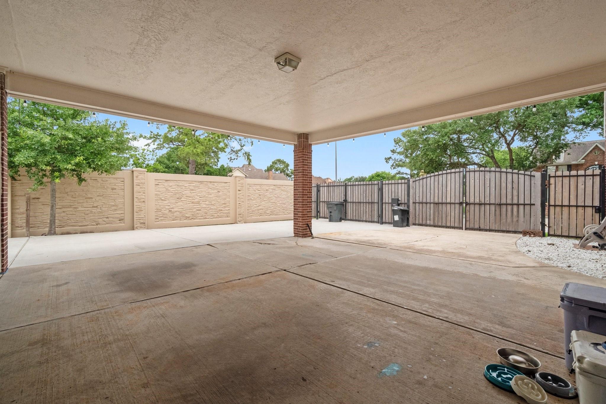 6047 Oak Creek Lane