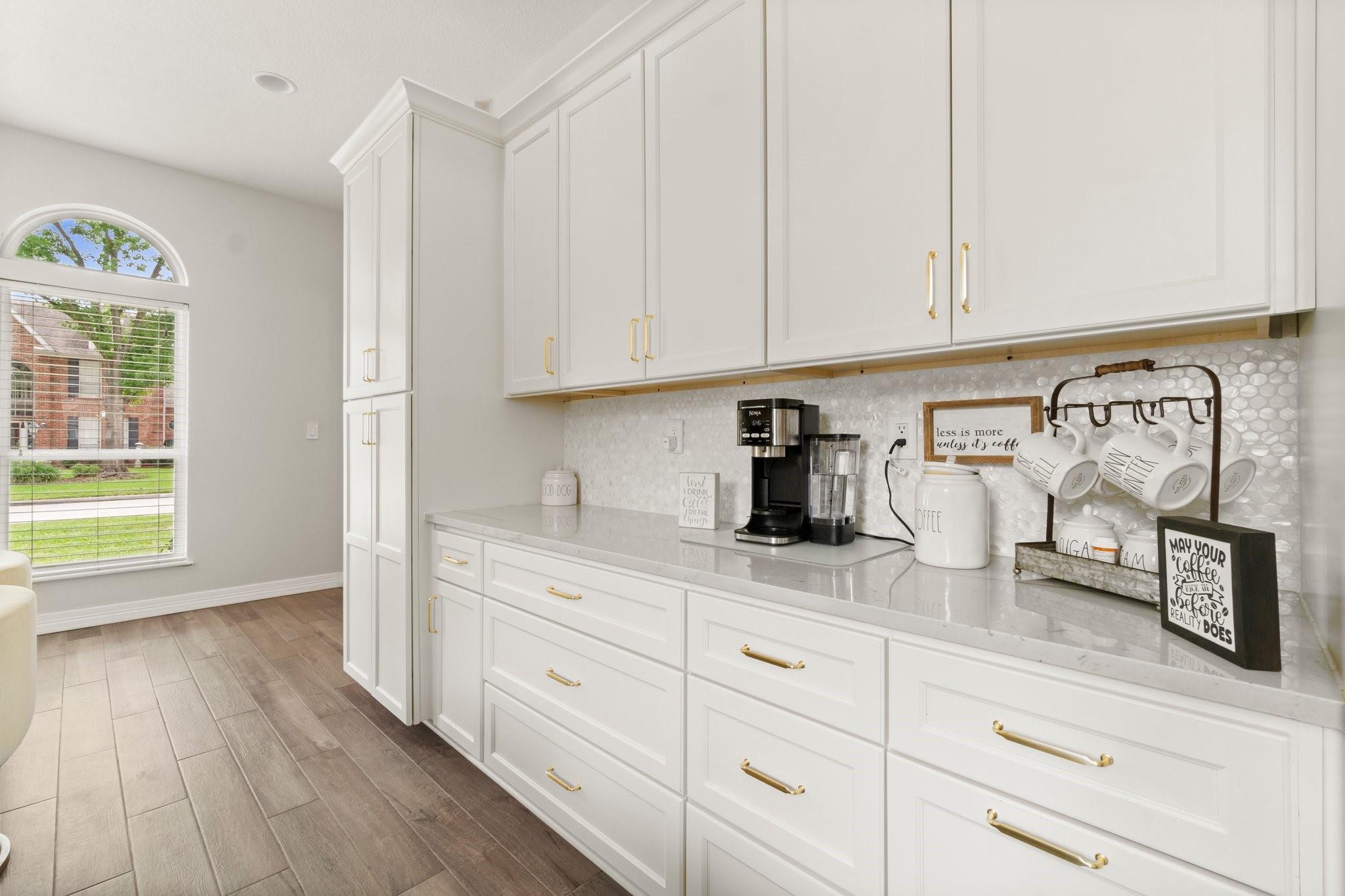 6047 Oak Creek Lane