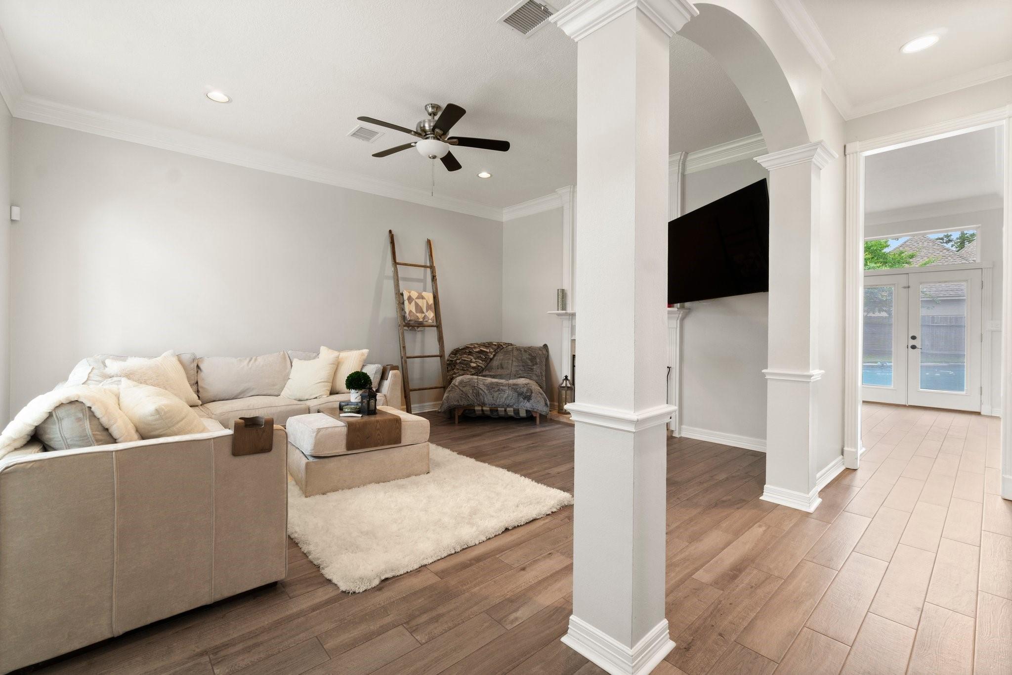 6047 Oak Creek Lane