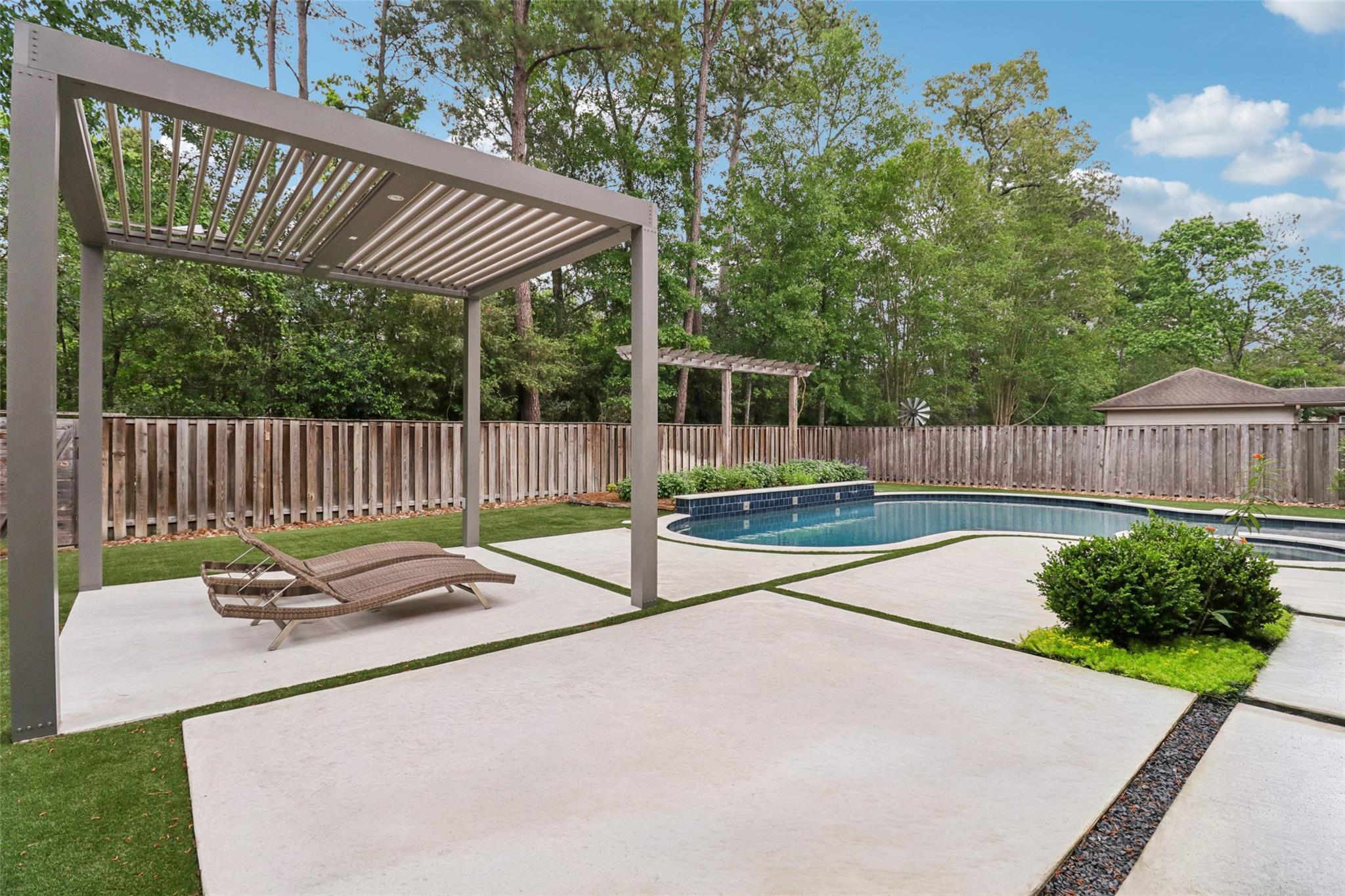 18 Woodmere Place