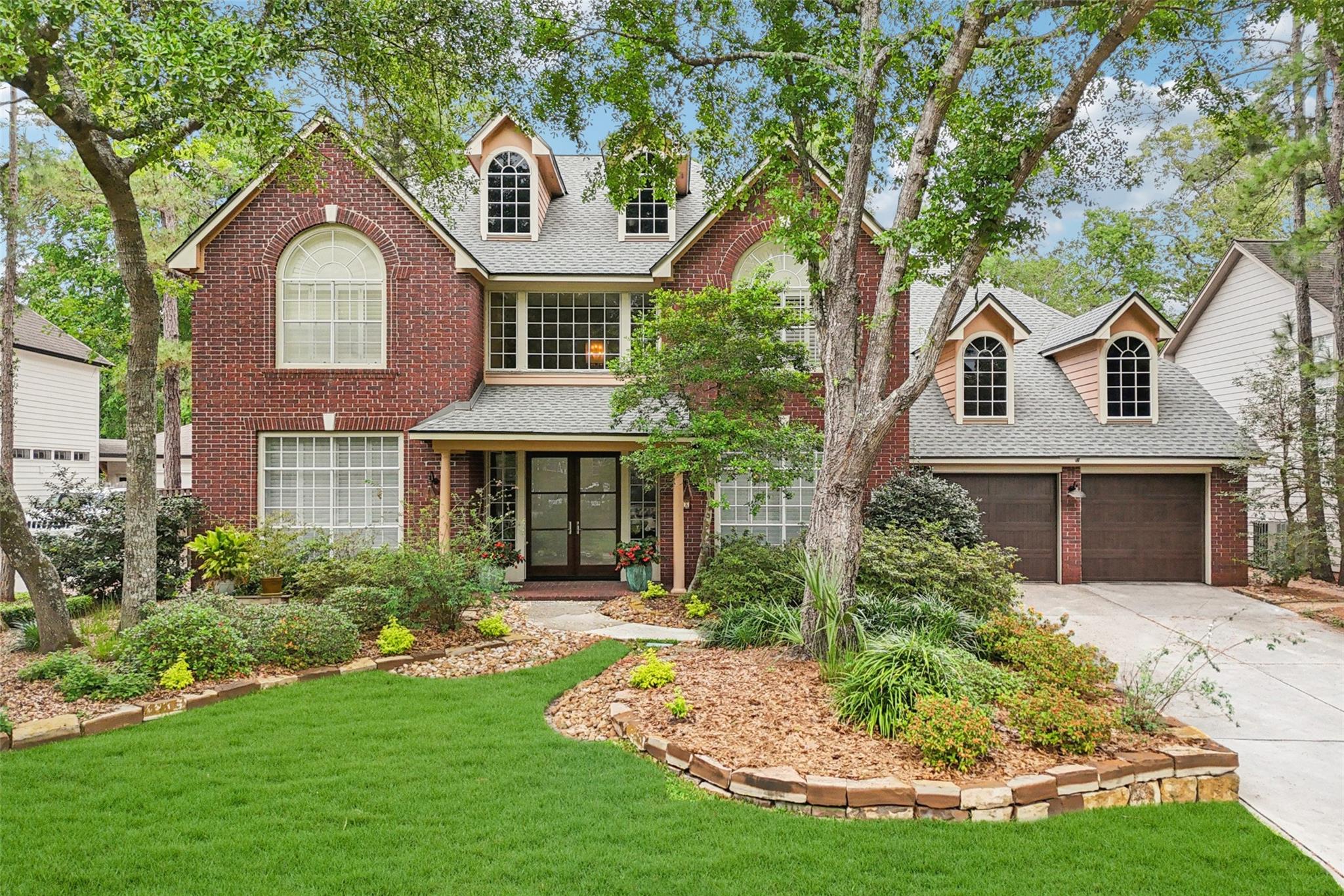 18 Woodmere Place