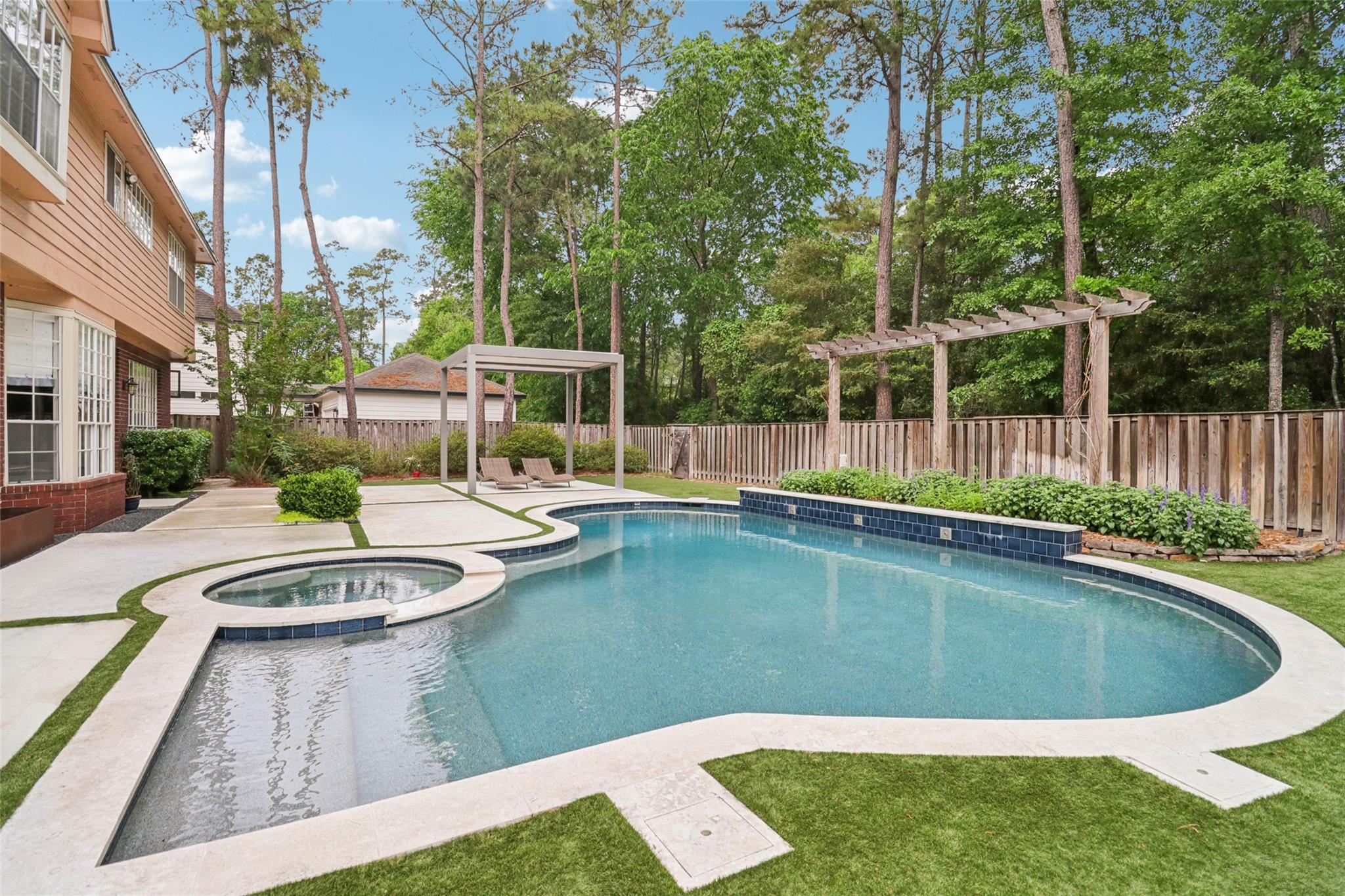18 Woodmere Place