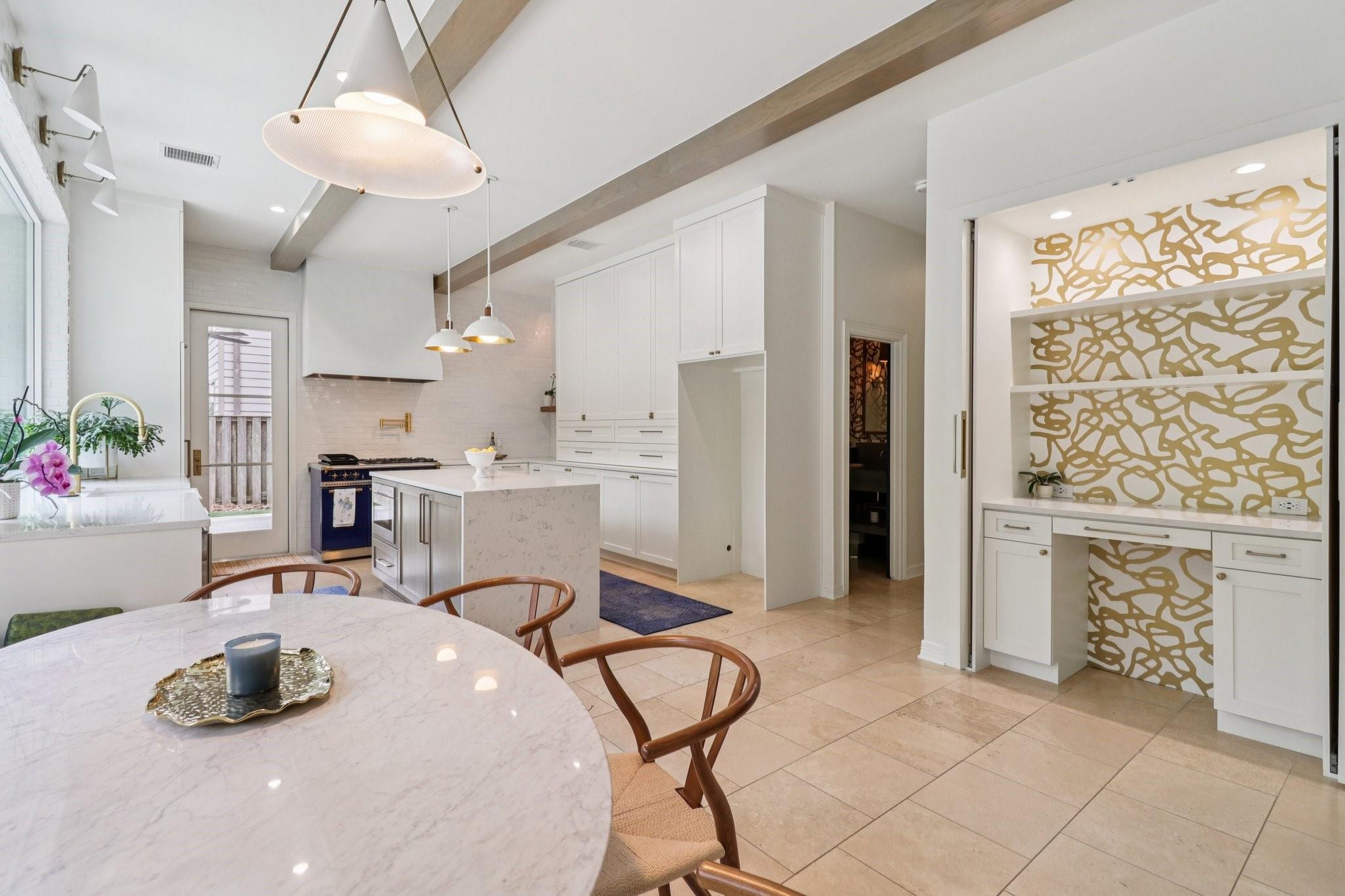 18 Woodmere Place
