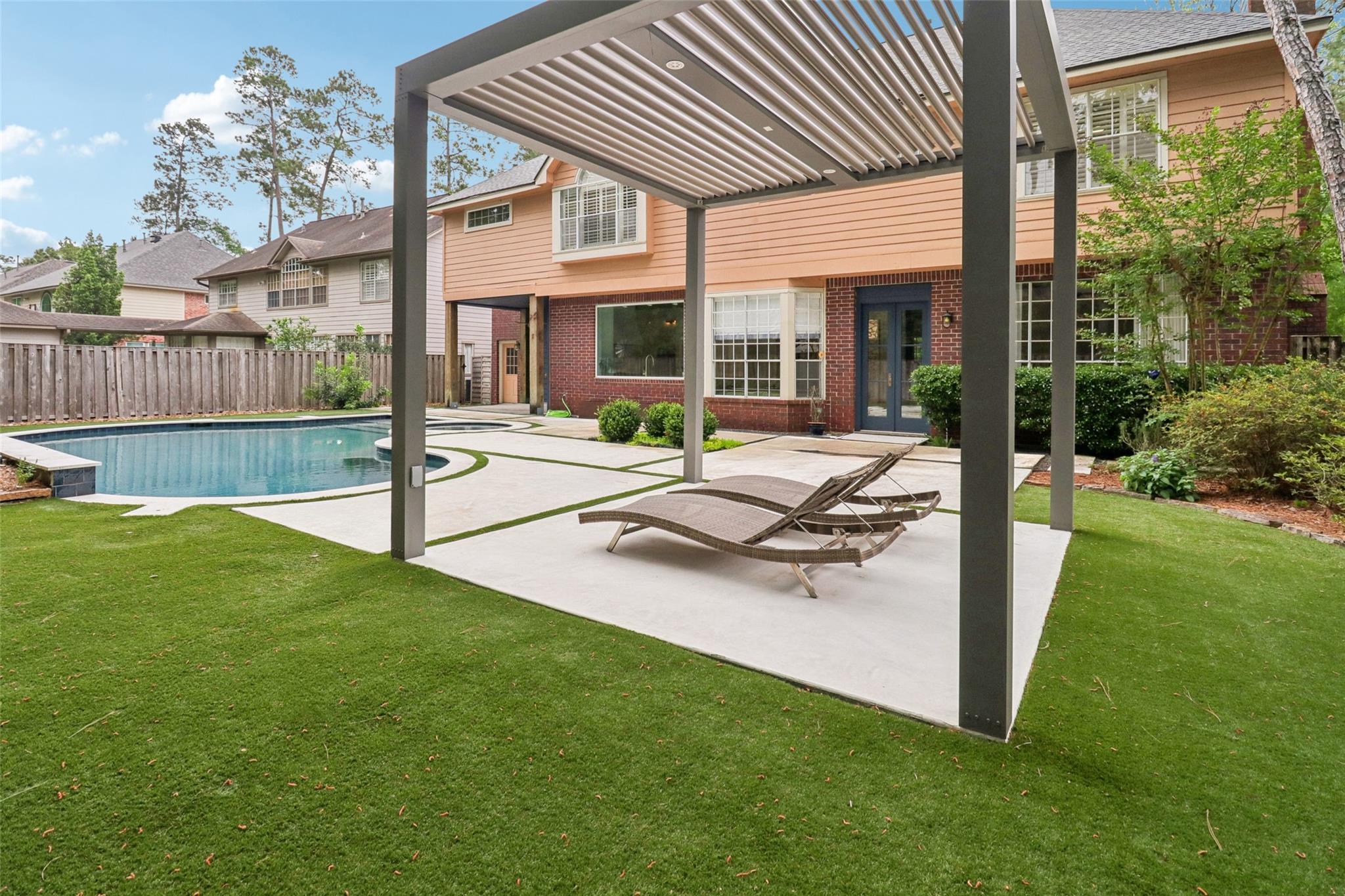 18 Woodmere Place