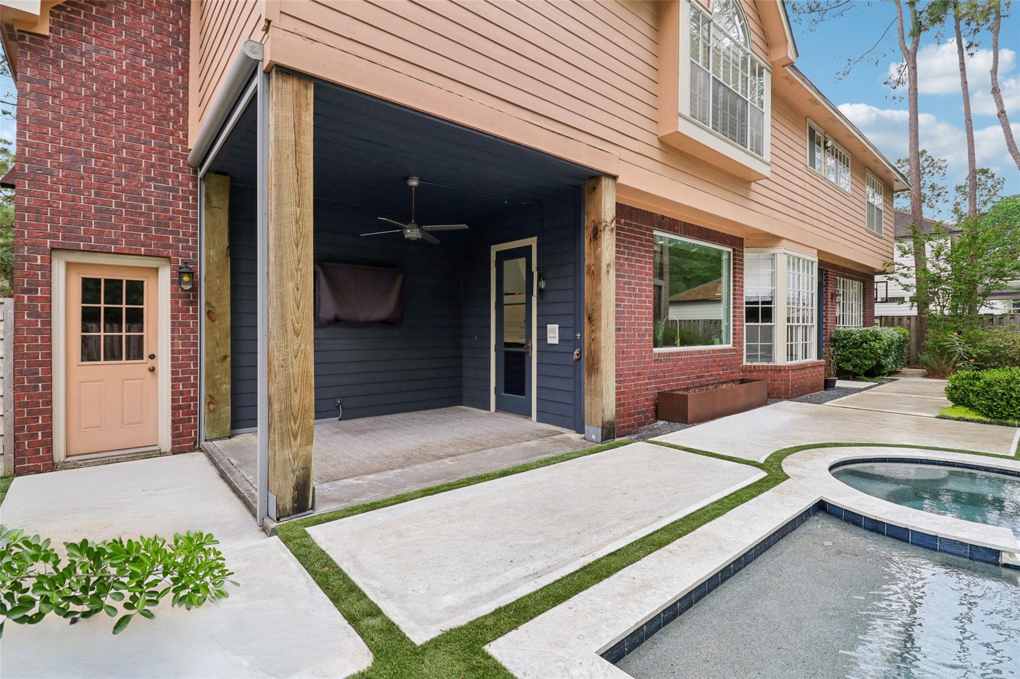 18 Woodmere Place