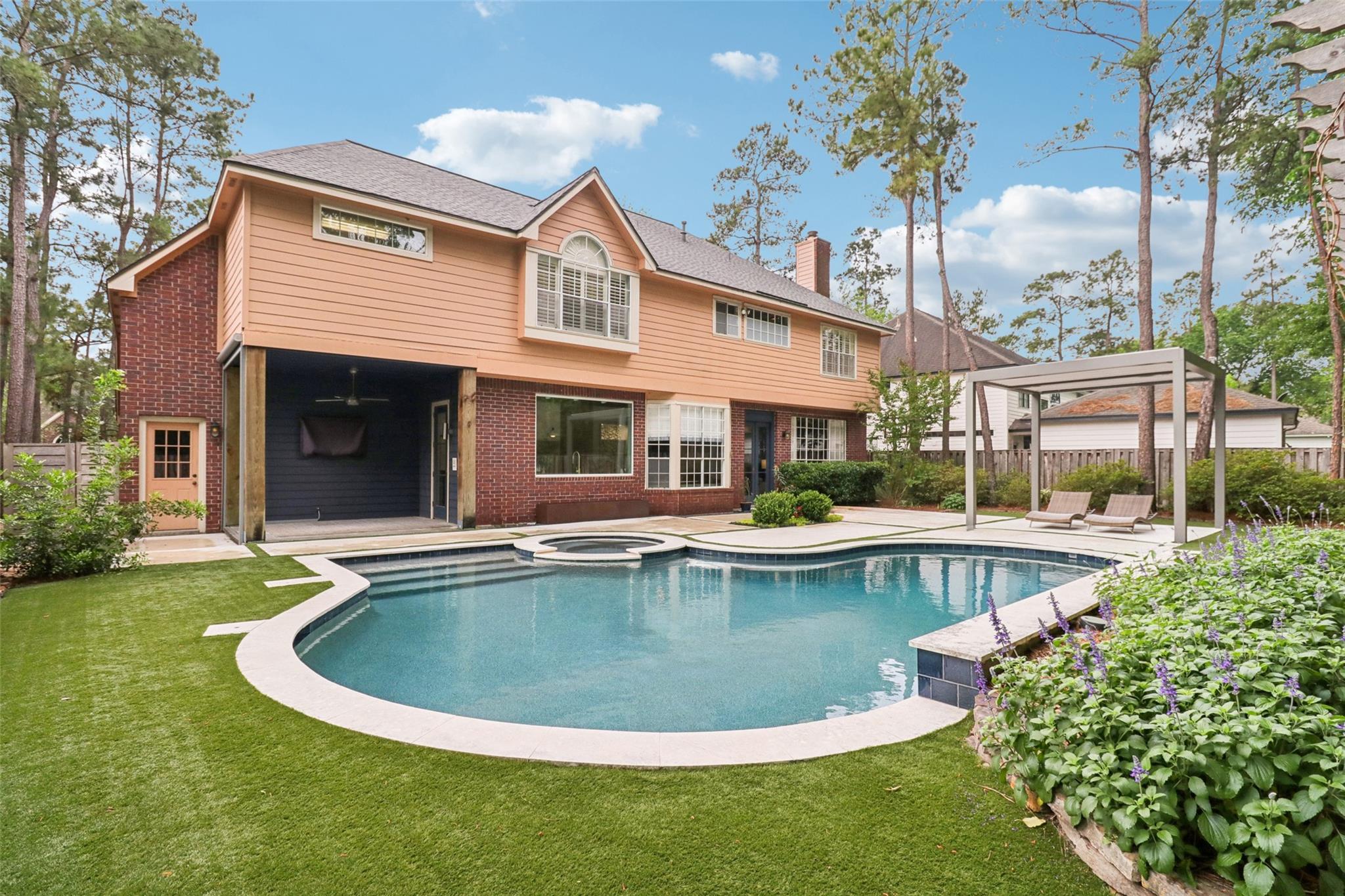 18 Woodmere Place