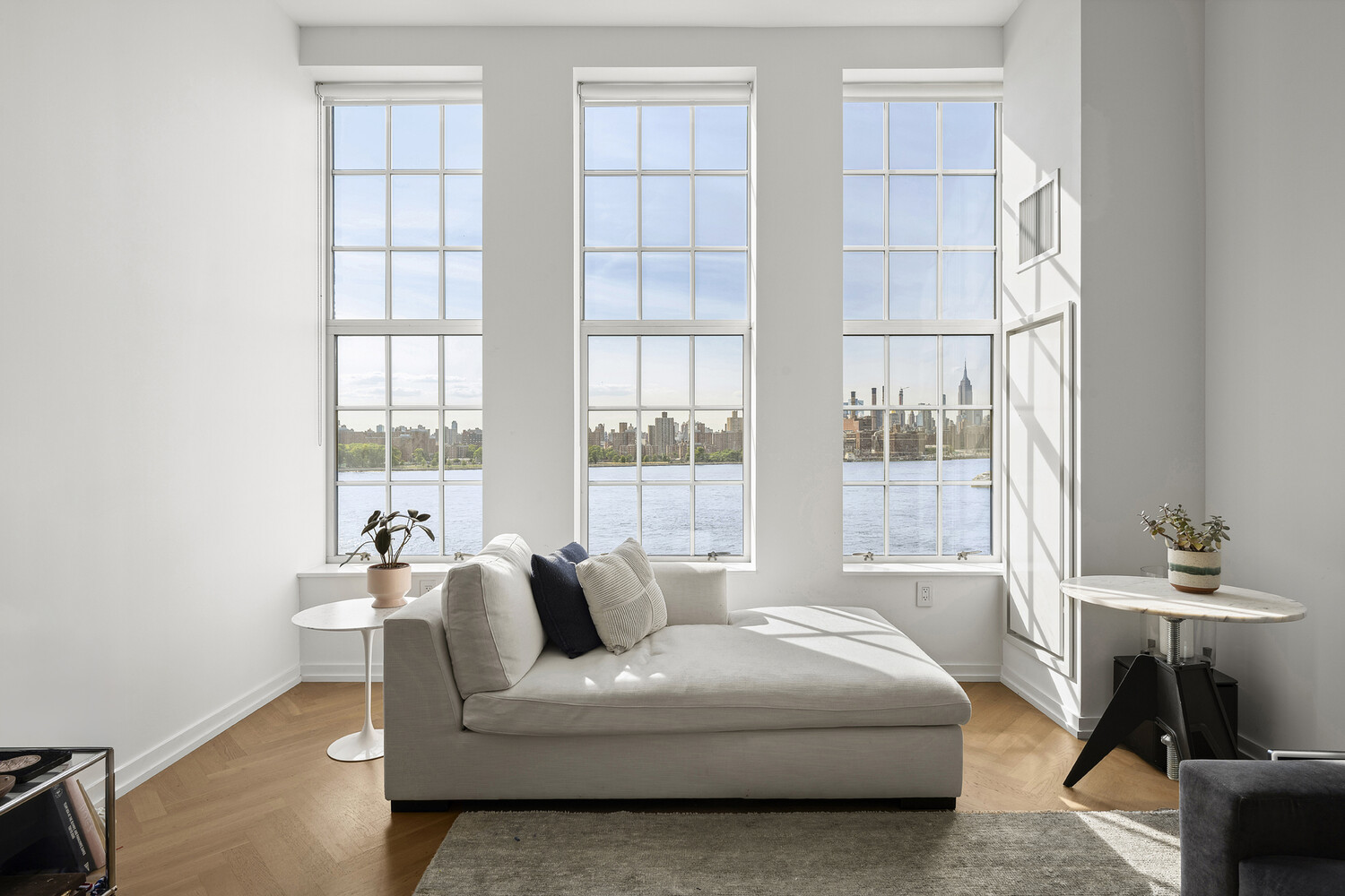 184 KENT Avenue B612