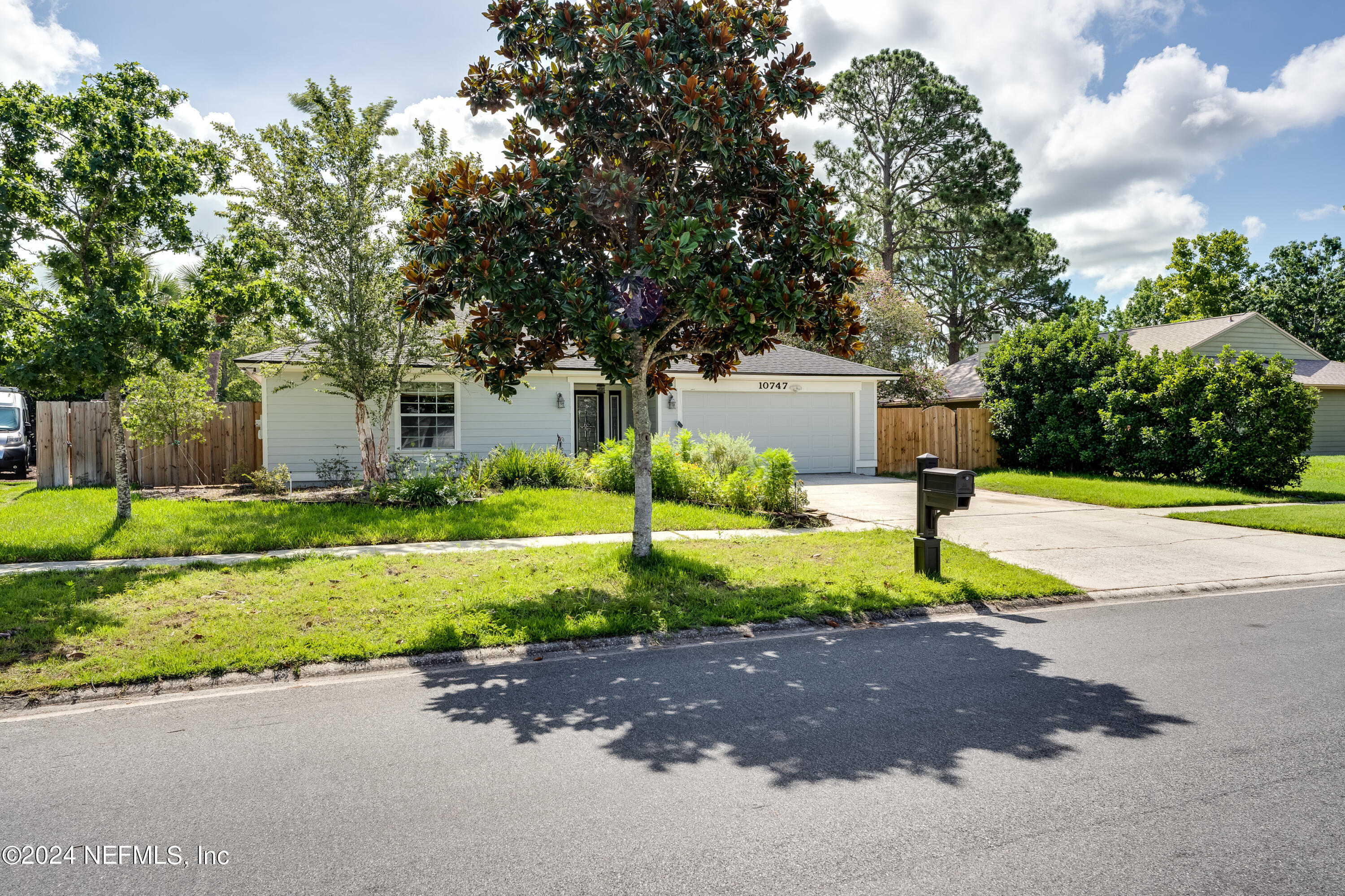 10747 CROSSTIE Road E