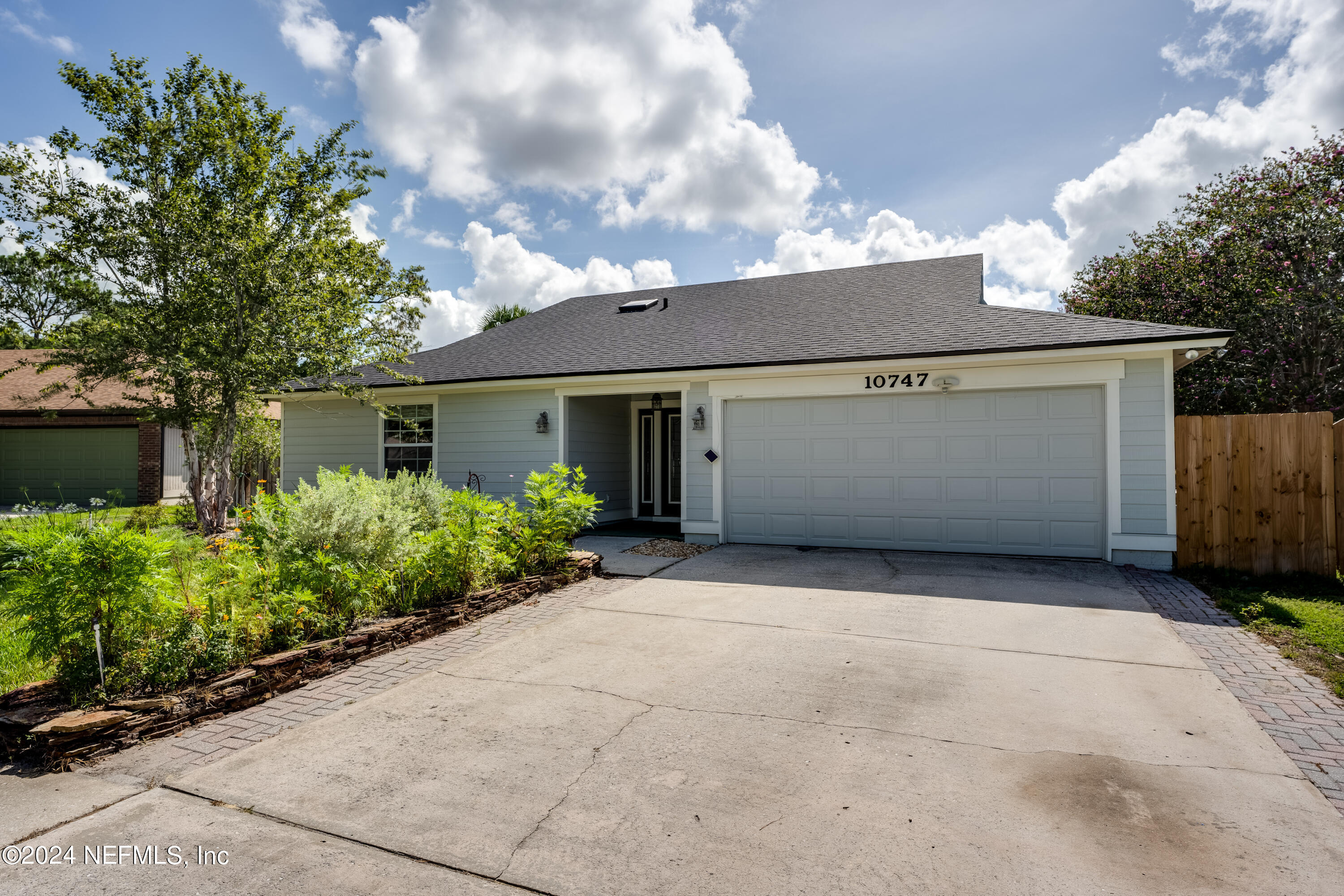 10747 CROSSTIE Road E