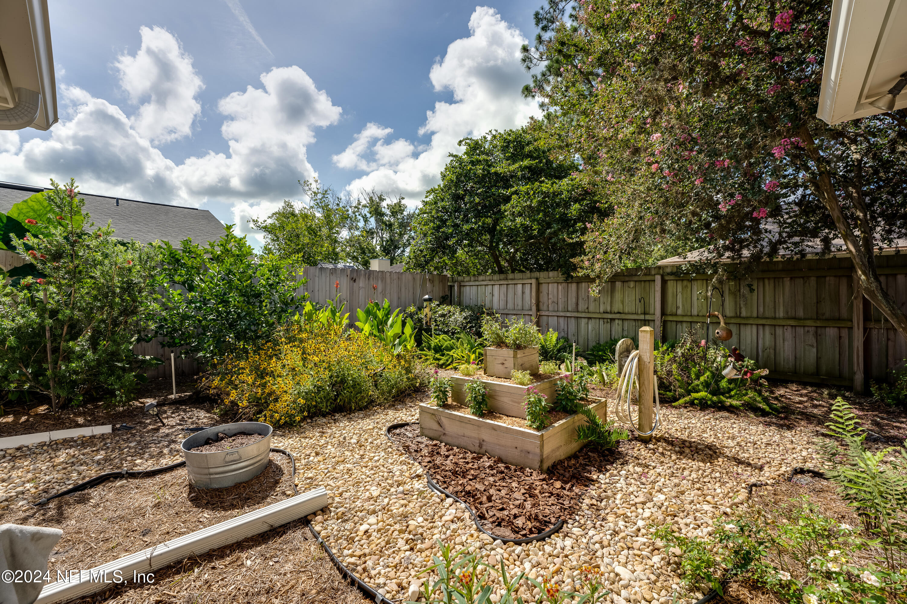 10747 CROSSTIE Road E