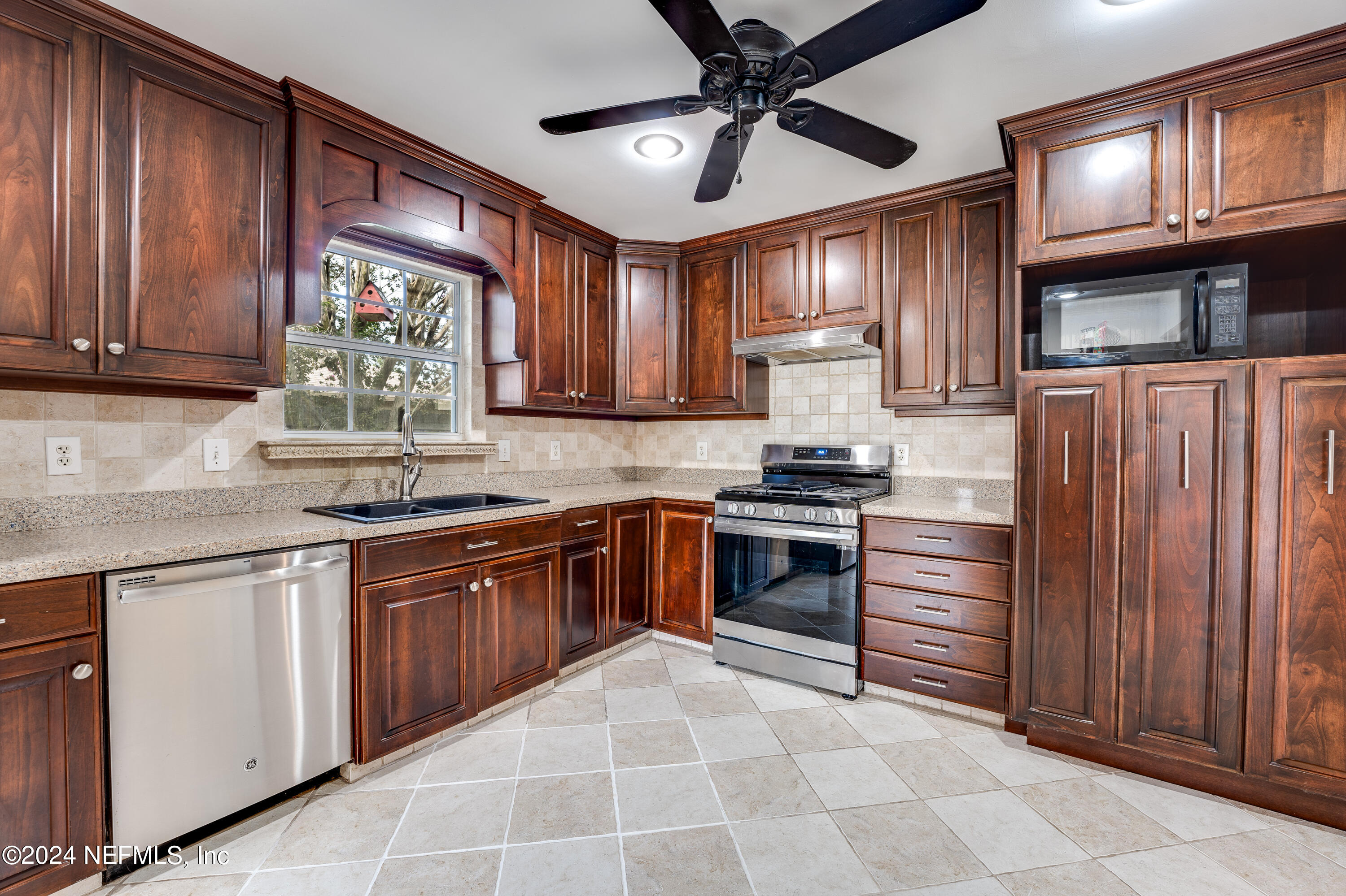 10747 CROSSTIE Road E