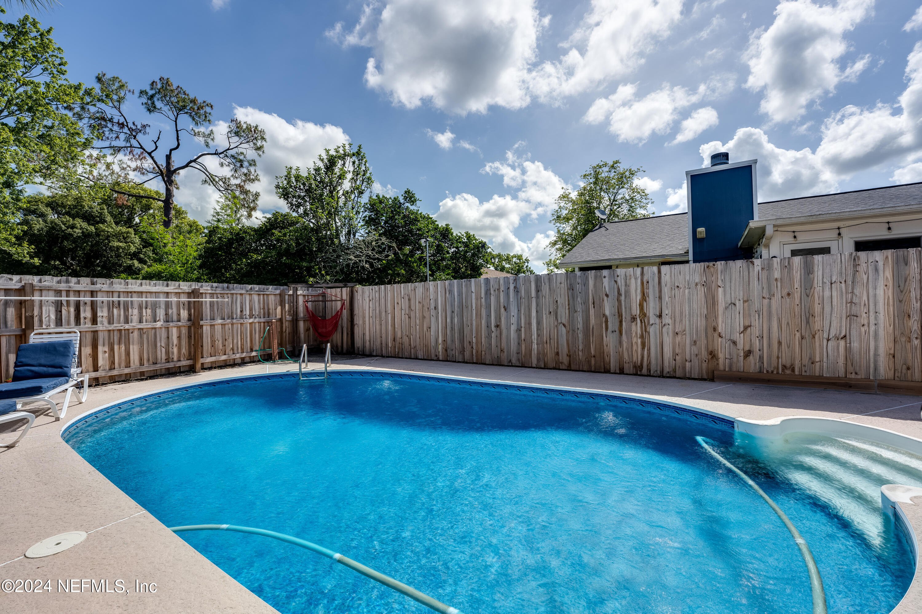 10747 CROSSTIE Road E