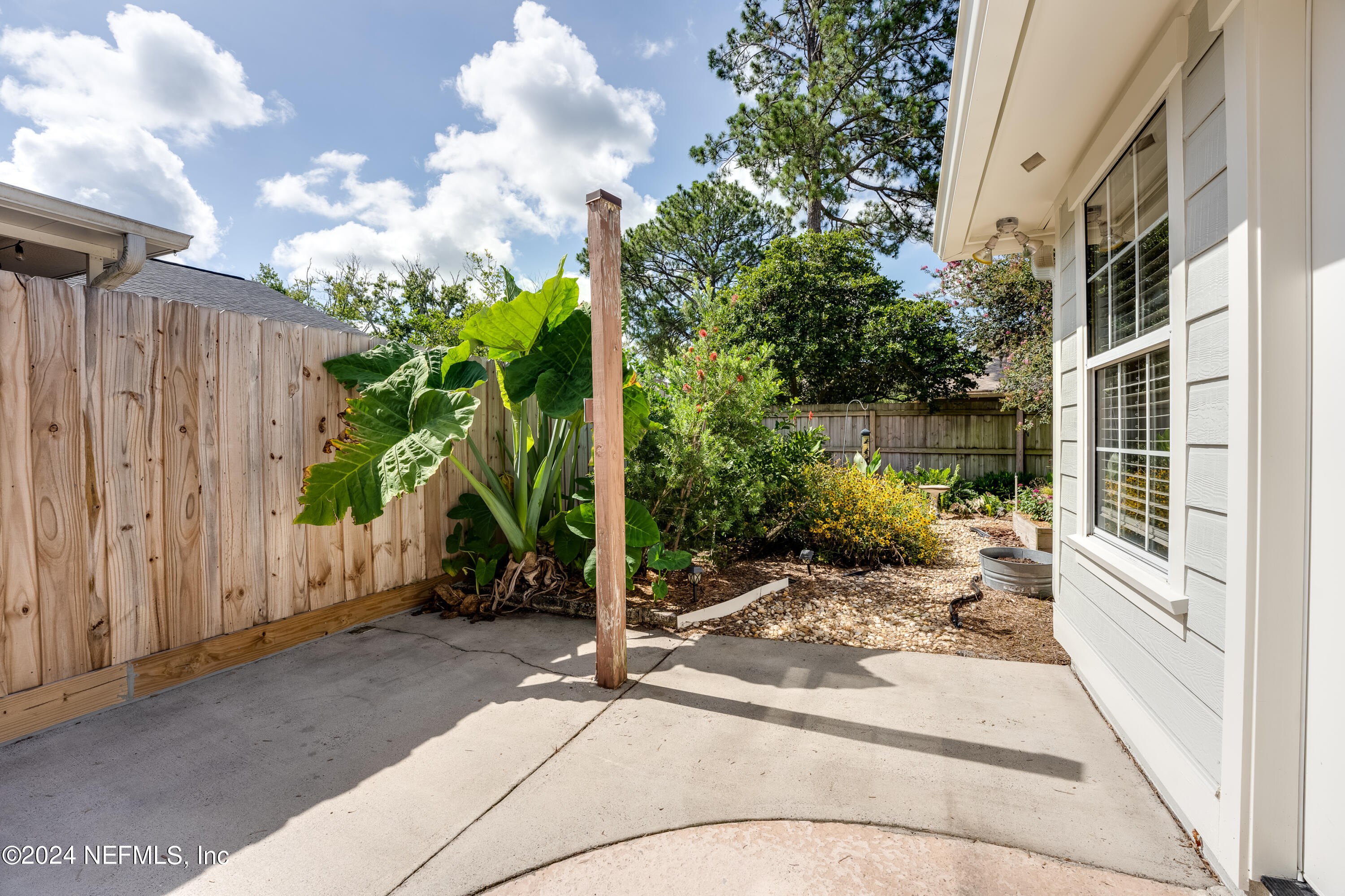 10747 CROSSTIE Road E