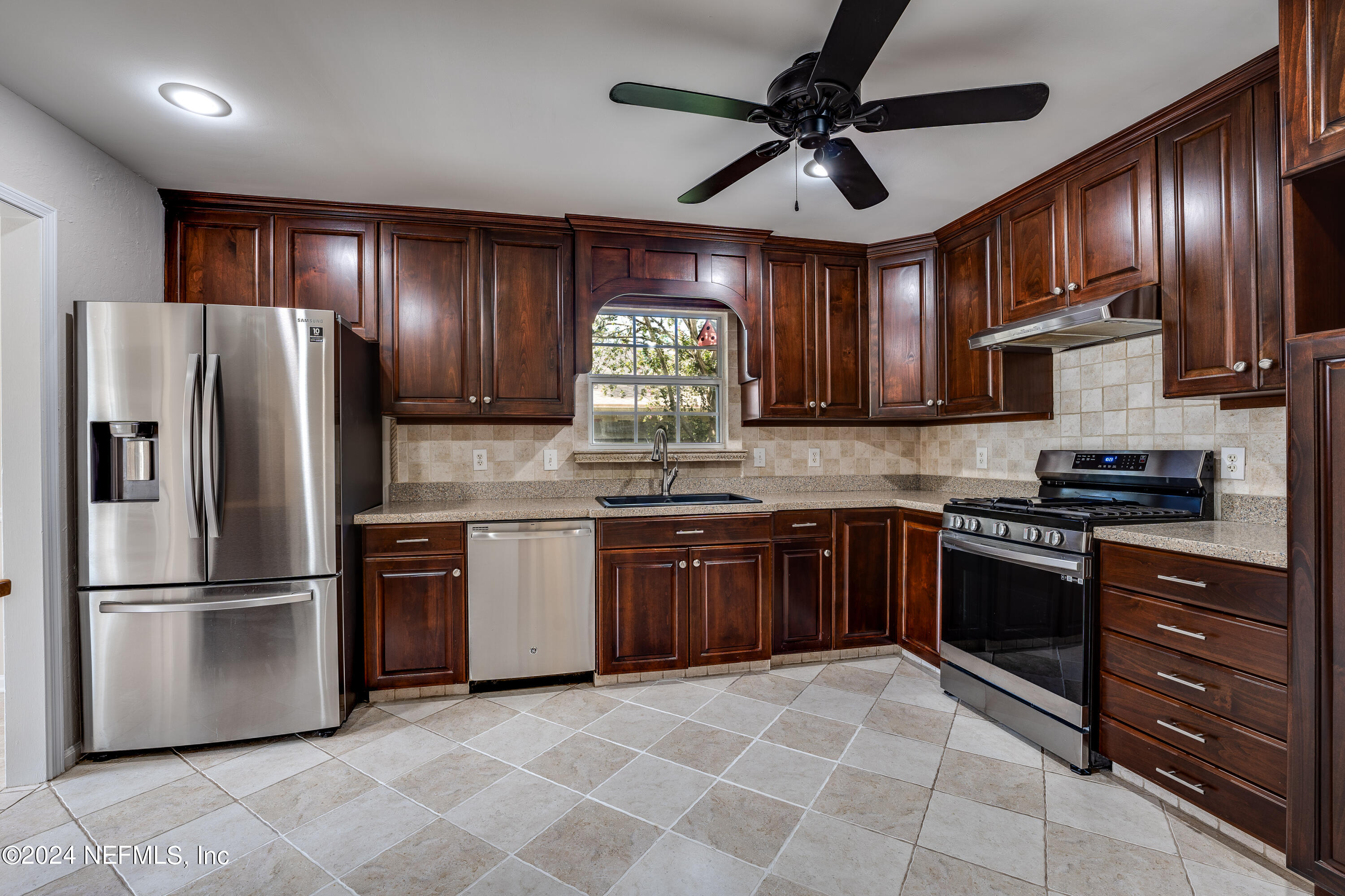 10747 CROSSTIE Road E