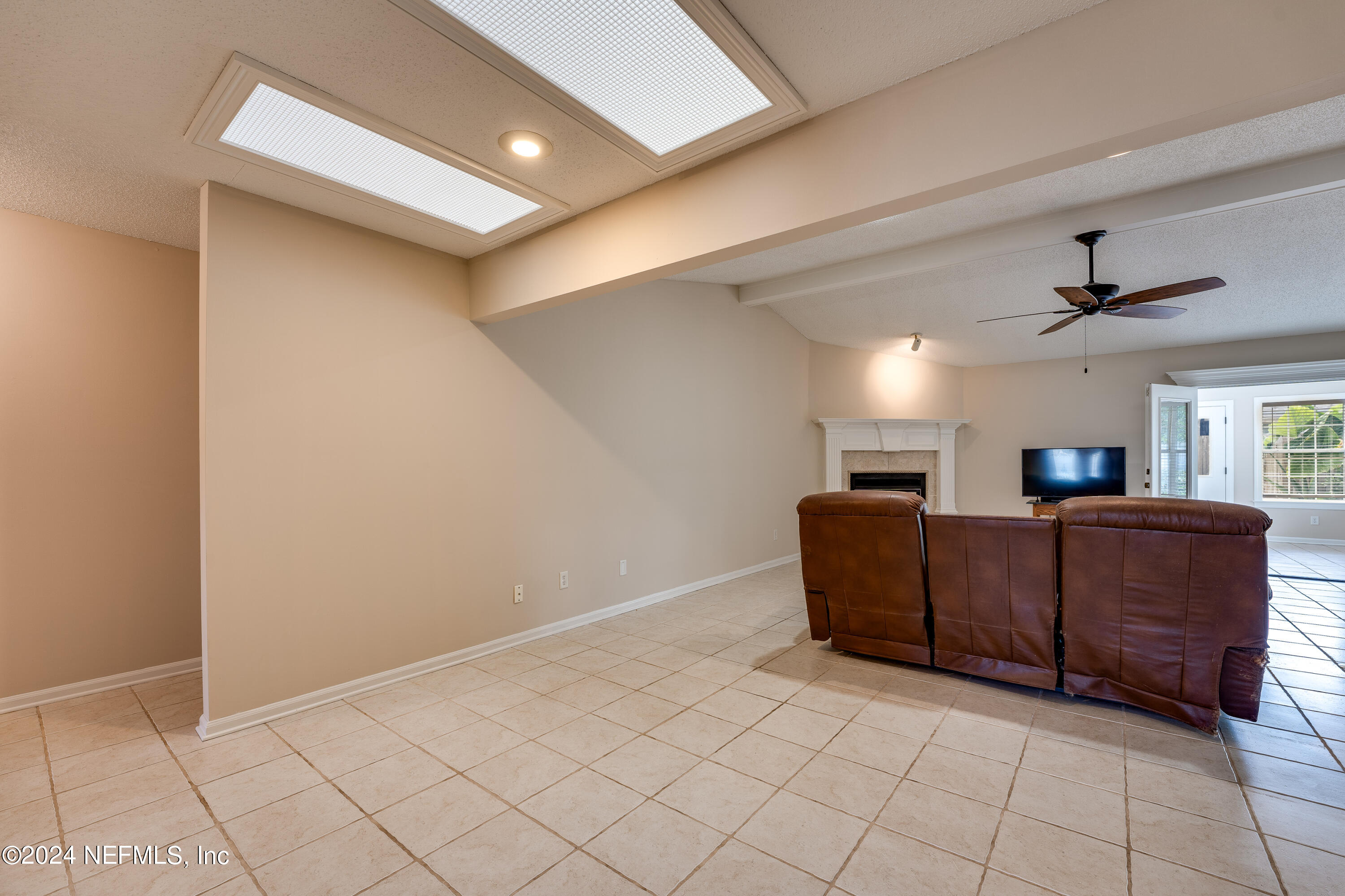 10747 CROSSTIE Road E