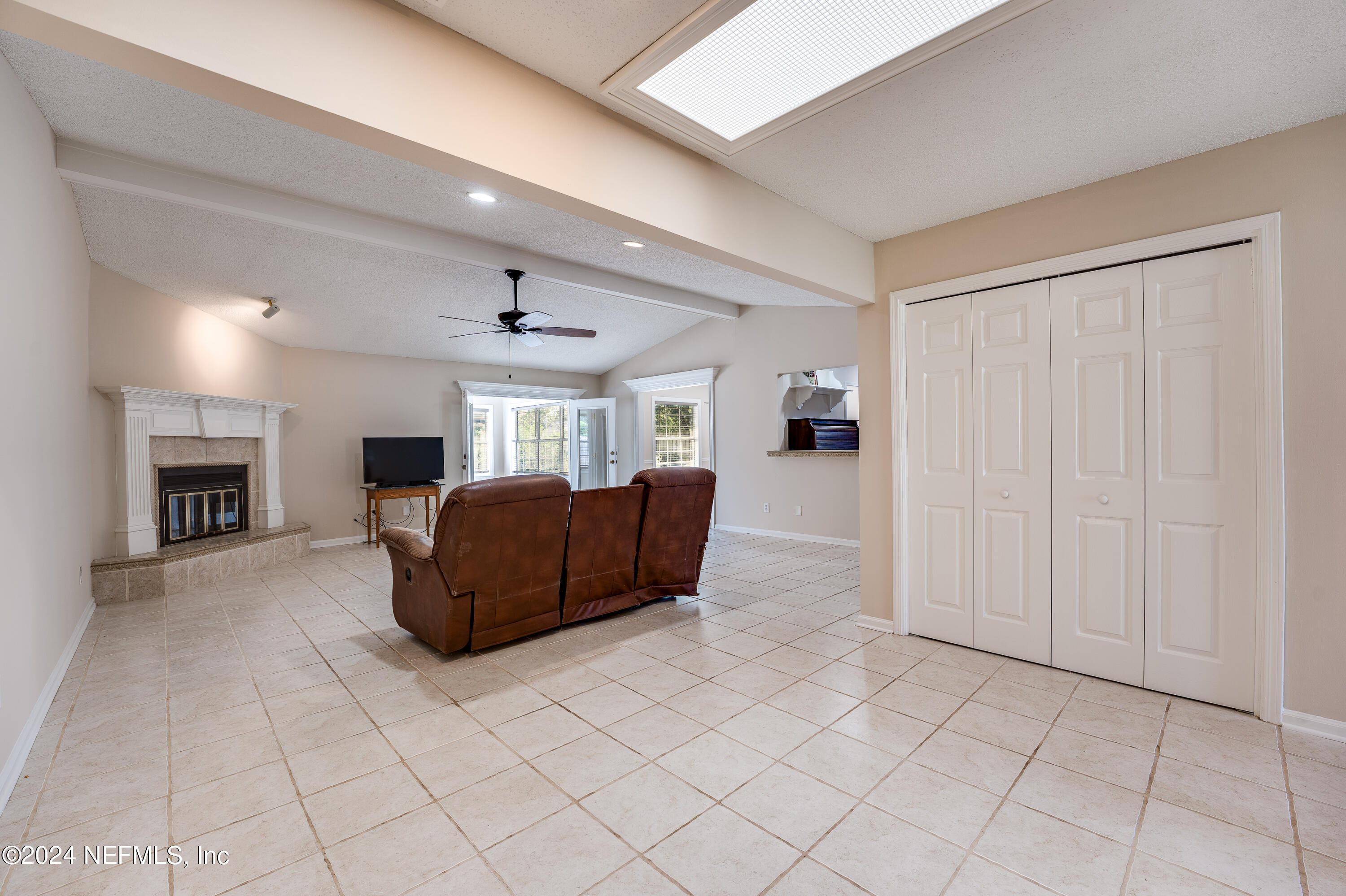 10747 CROSSTIE Road E