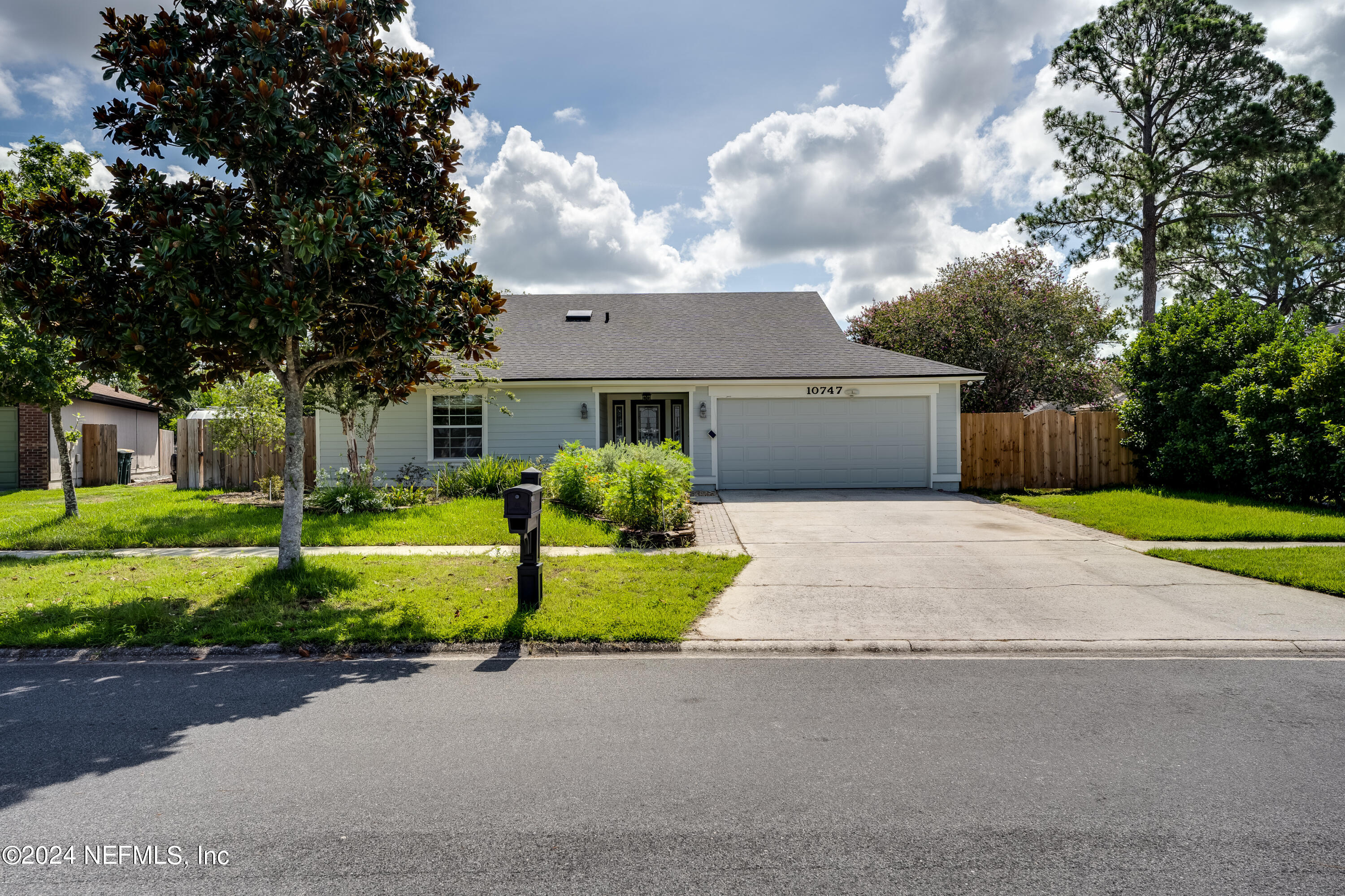 10747 CROSSTIE Road E