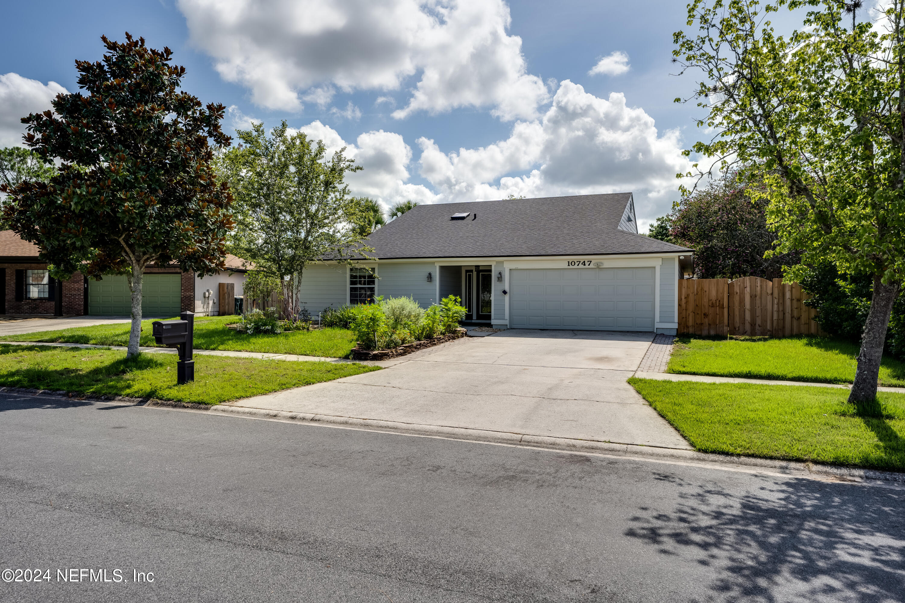 10747 CROSSTIE Road E