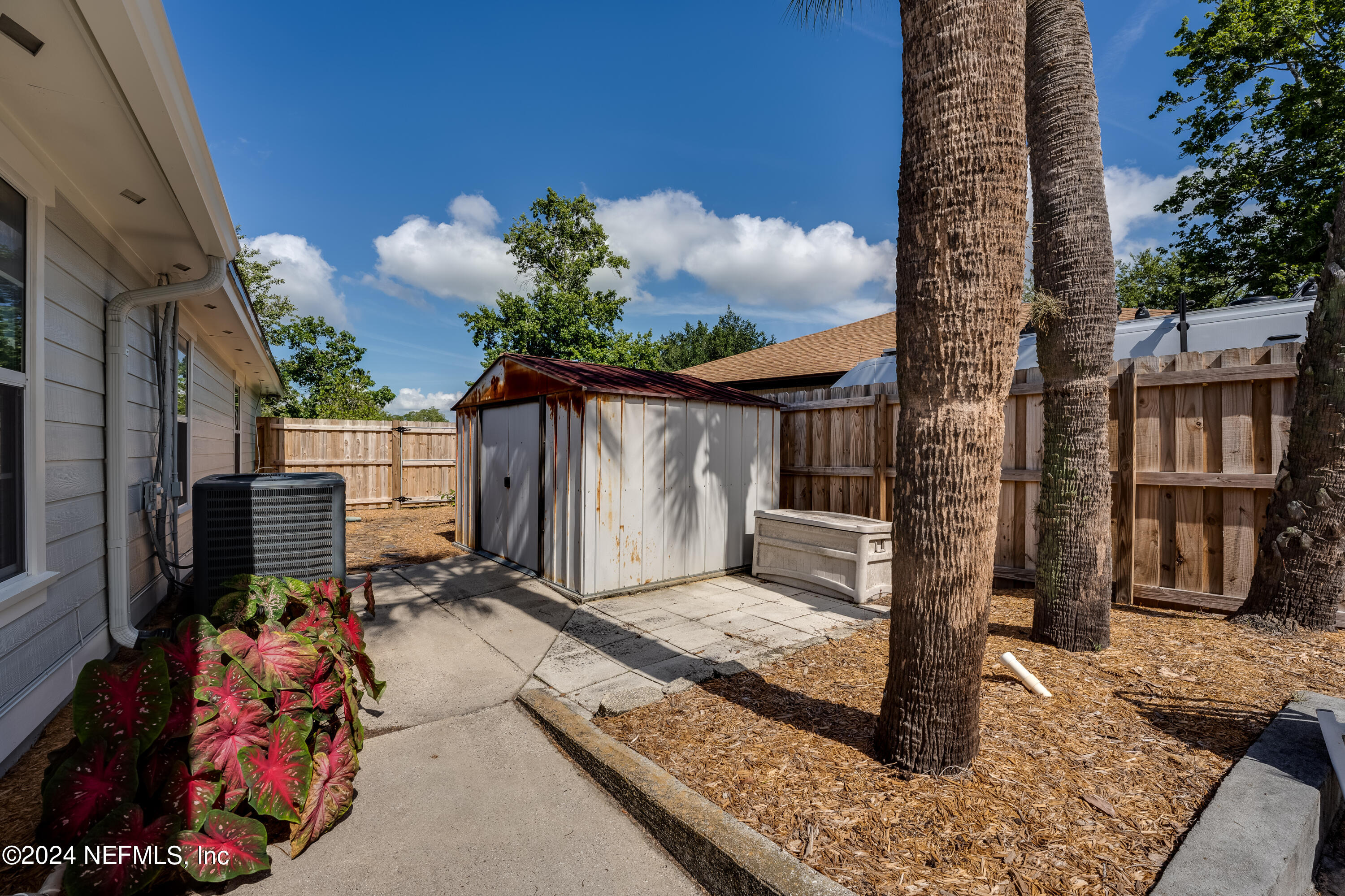 10747 CROSSTIE Road E