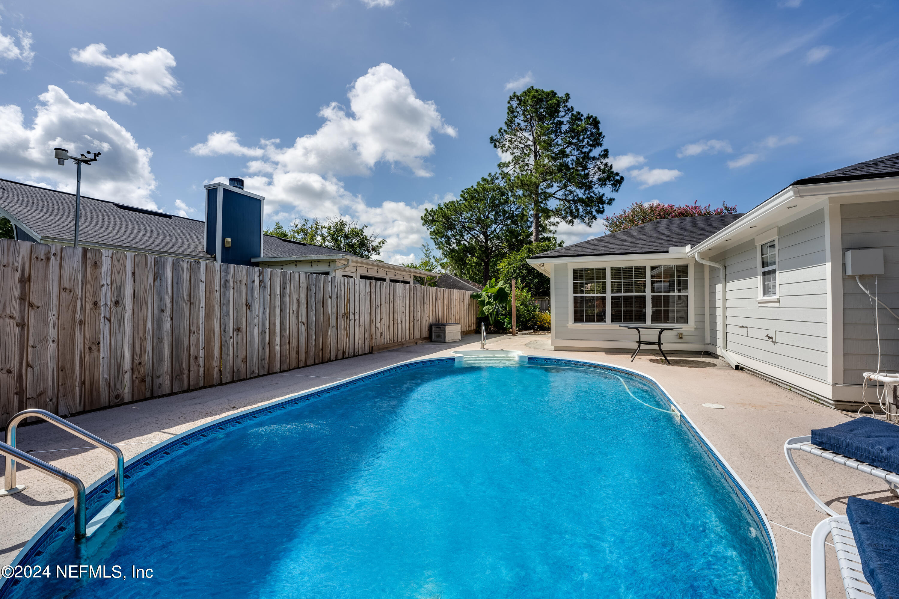 10747 CROSSTIE Road E