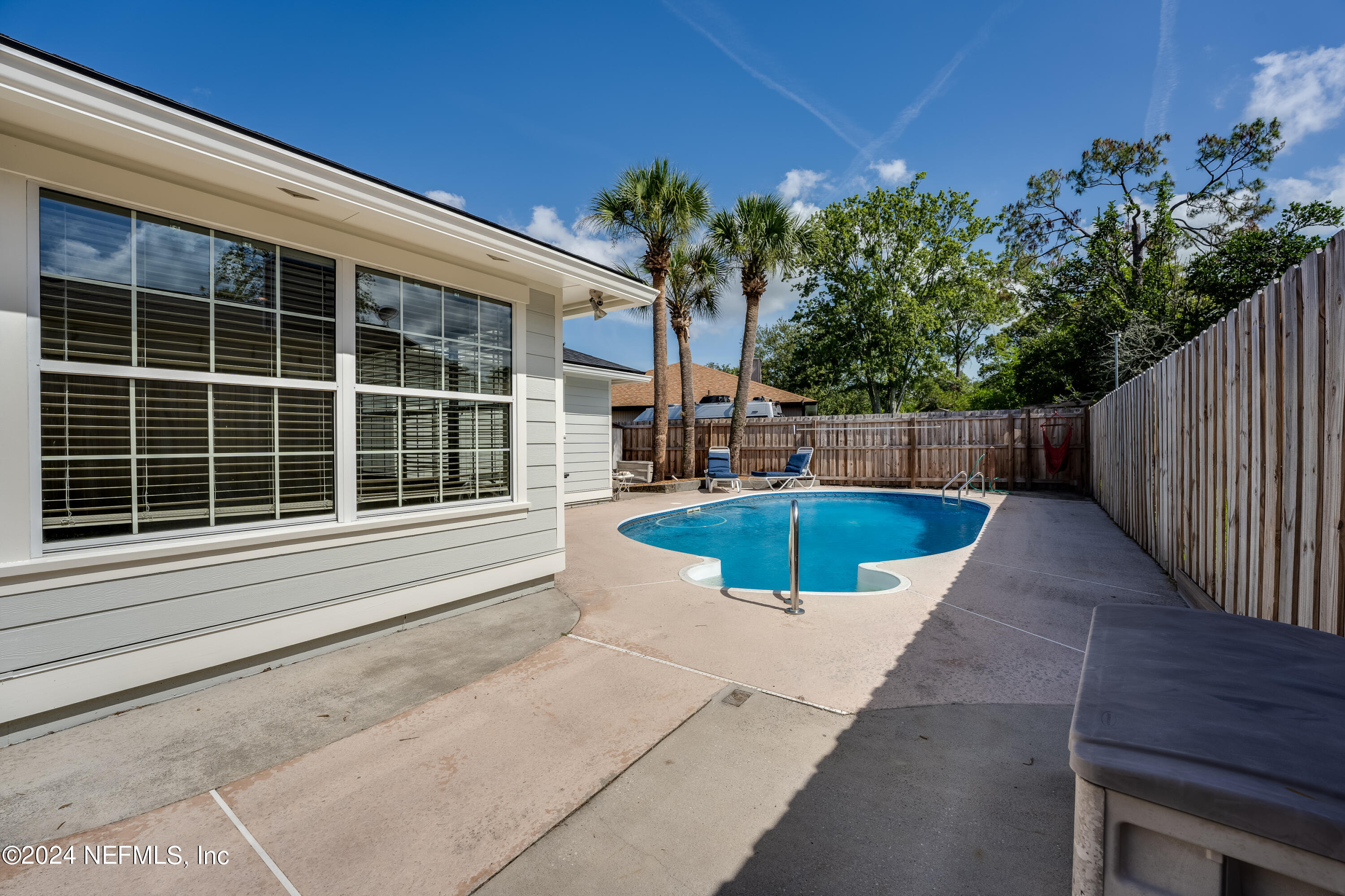 10747 CROSSTIE Road E