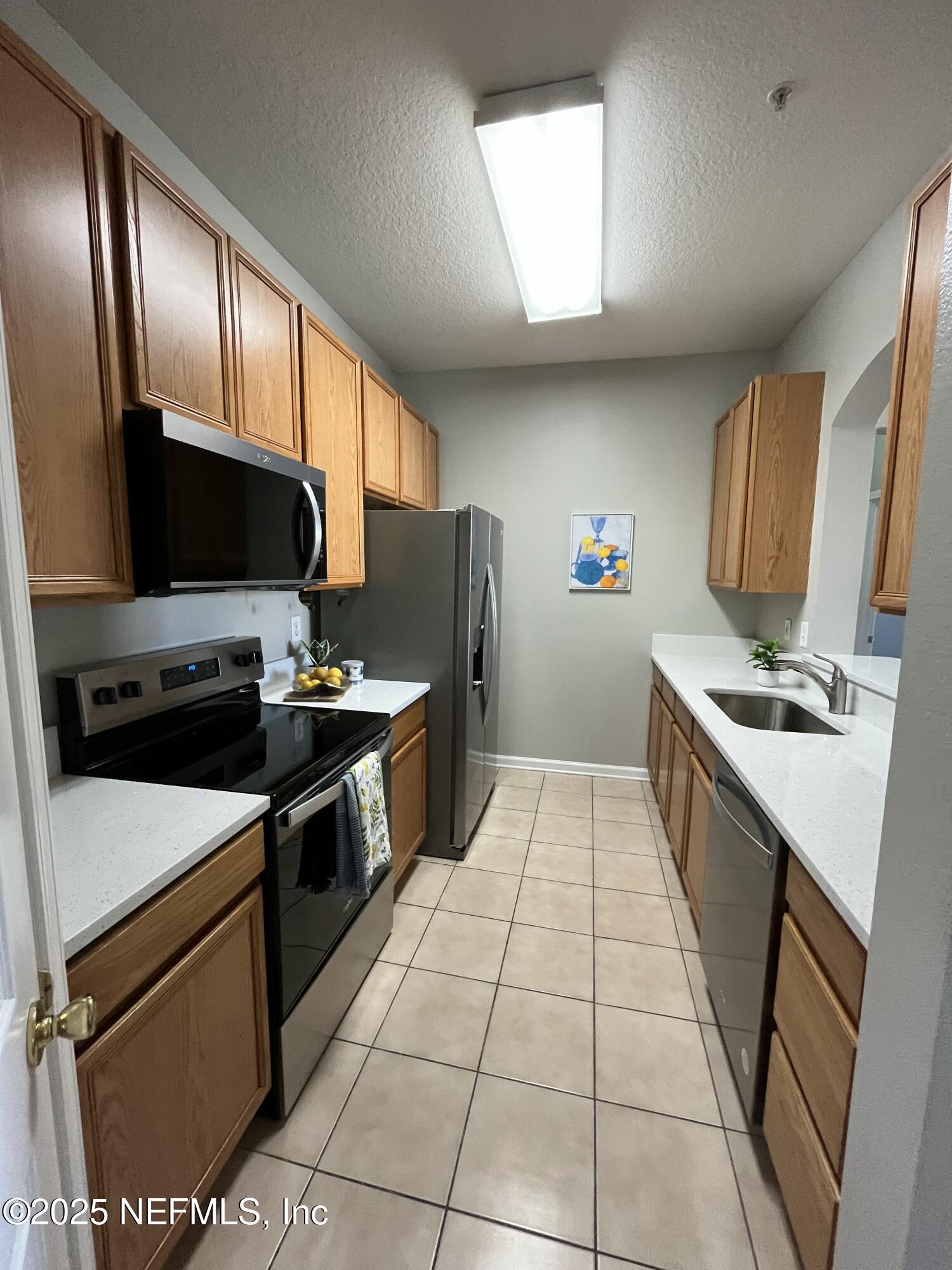 7990 BAYMEADOWS Road E, 907