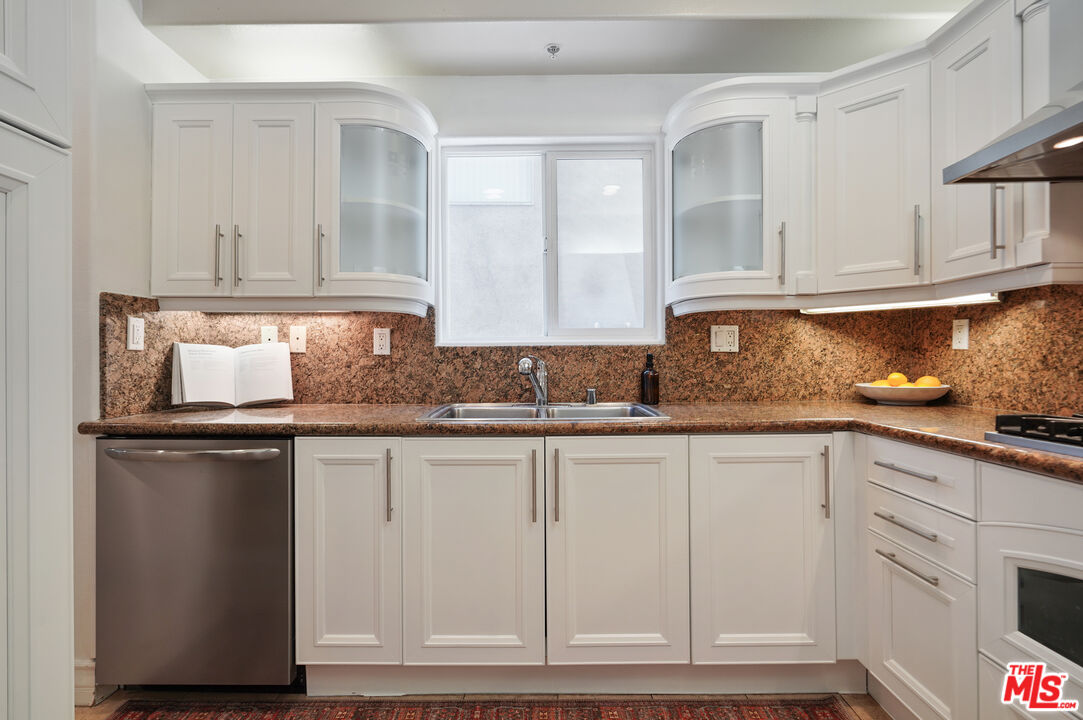 11826 Dorothy St Unit: 102