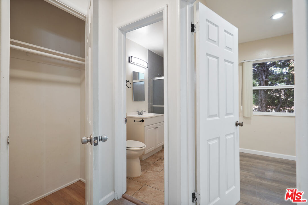 20609 Hartland St Unit: B