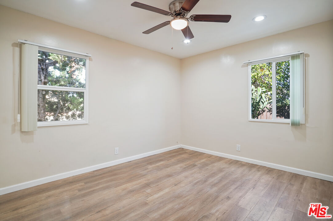 20609 Hartland St Unit: B