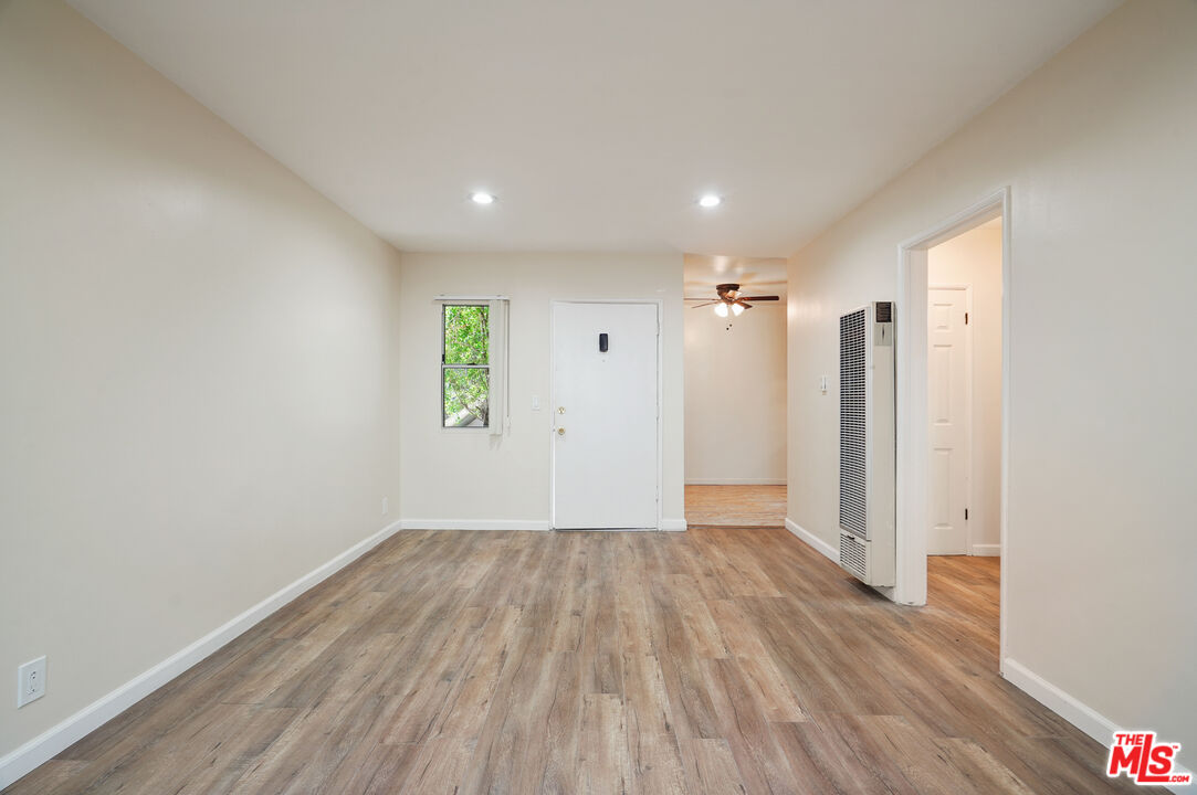 20609 Hartland St Unit: B
