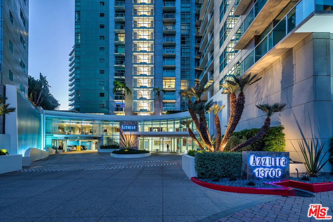 13700 Marina Pointe Dr Unit: 1026